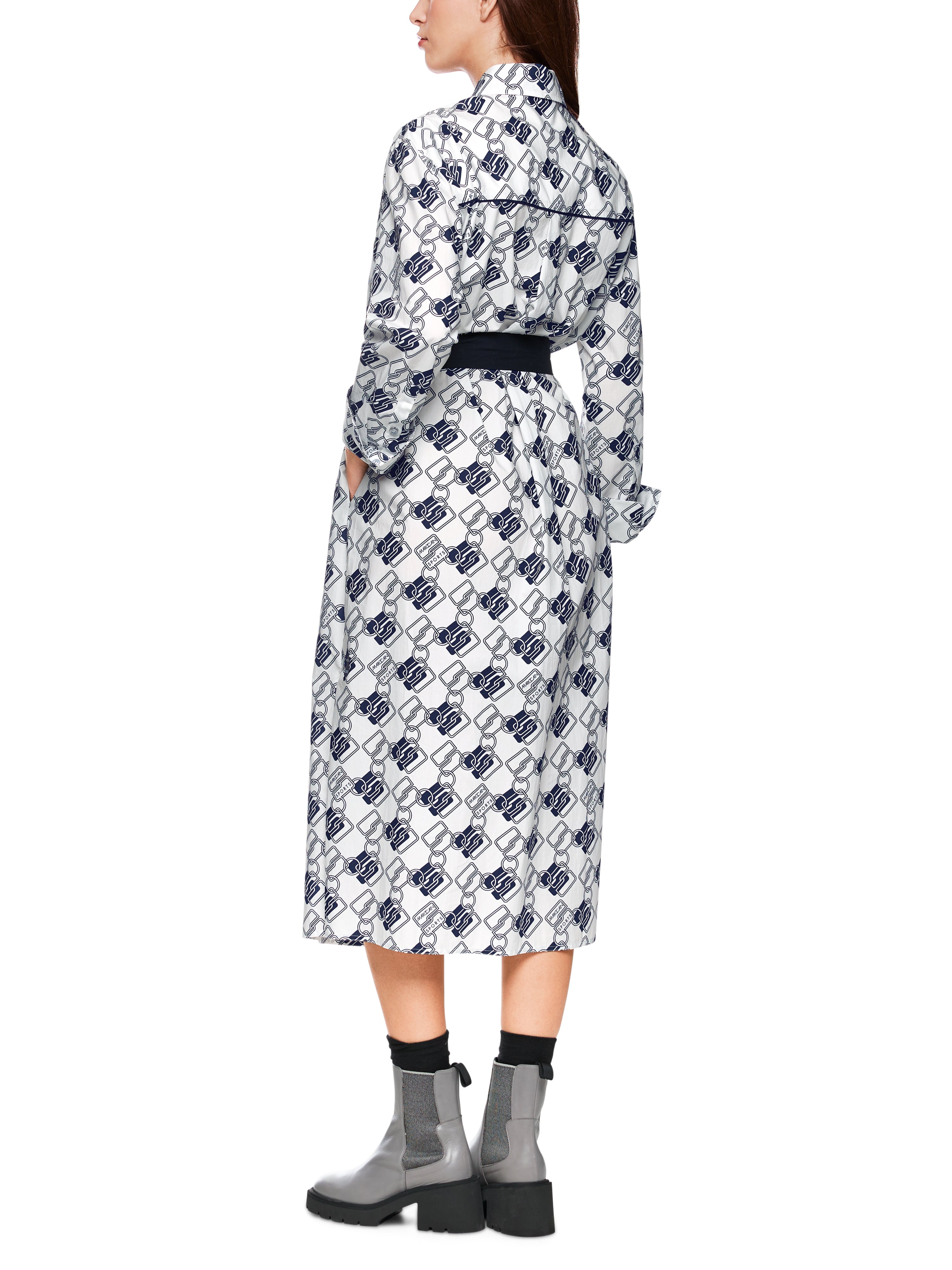 שמלת מידי עם הדפס וחגורת מותן הניתנת להסרההרכב: 100% כותנההדוגמנית בגובה 1.79 ולובשת מידה 3 של מארק קיין