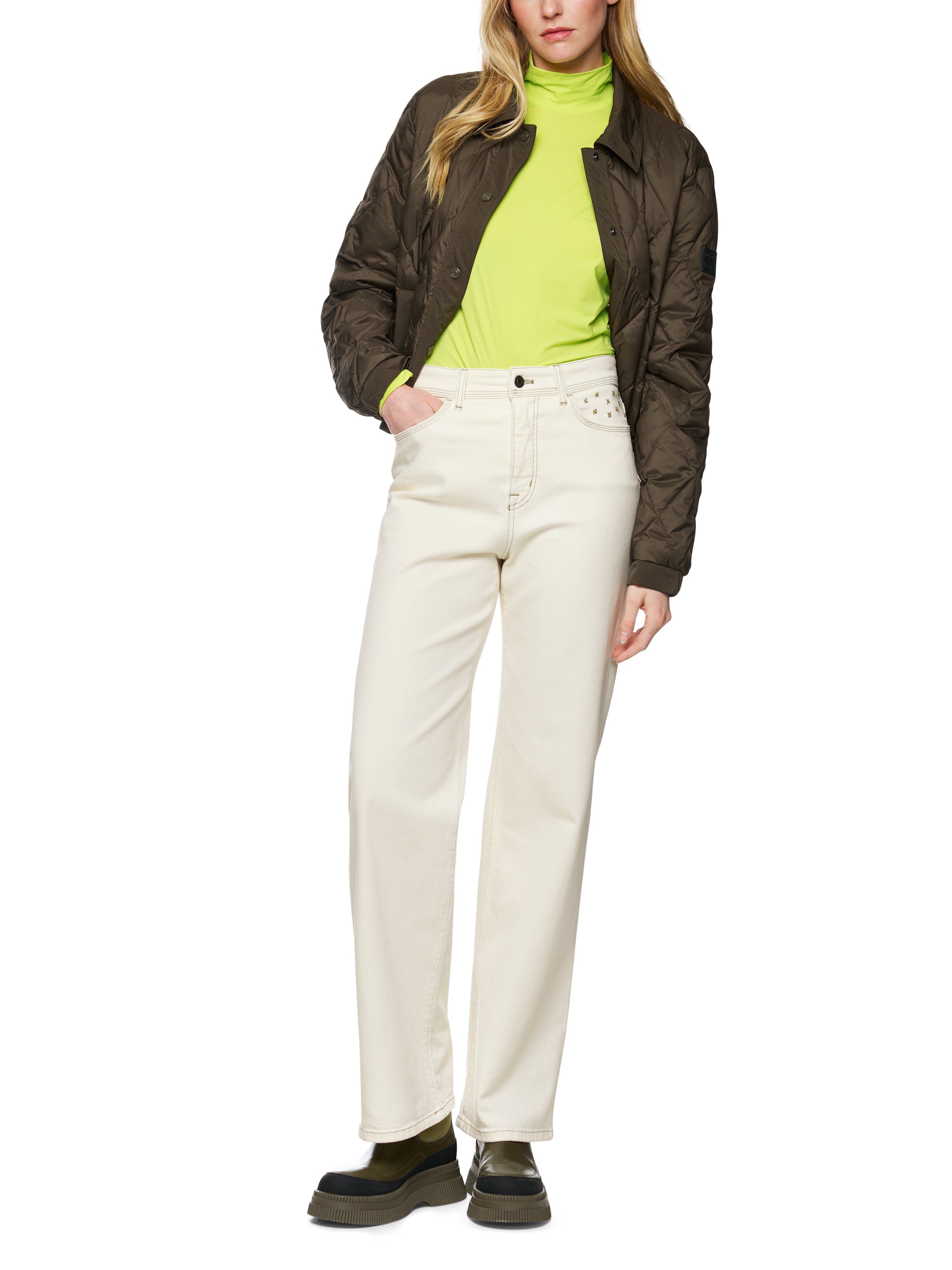 מכנסי ג'ינס עשויים כותנה גמישה, בעלי מותן גבוה וכיסיםהרכב: 79% כותנה, 20% כותנה (ממוחזרת), 1% אלסטןהדוגמנית בגובה 1.79 ולובשת מידה 3 של מארק קיין