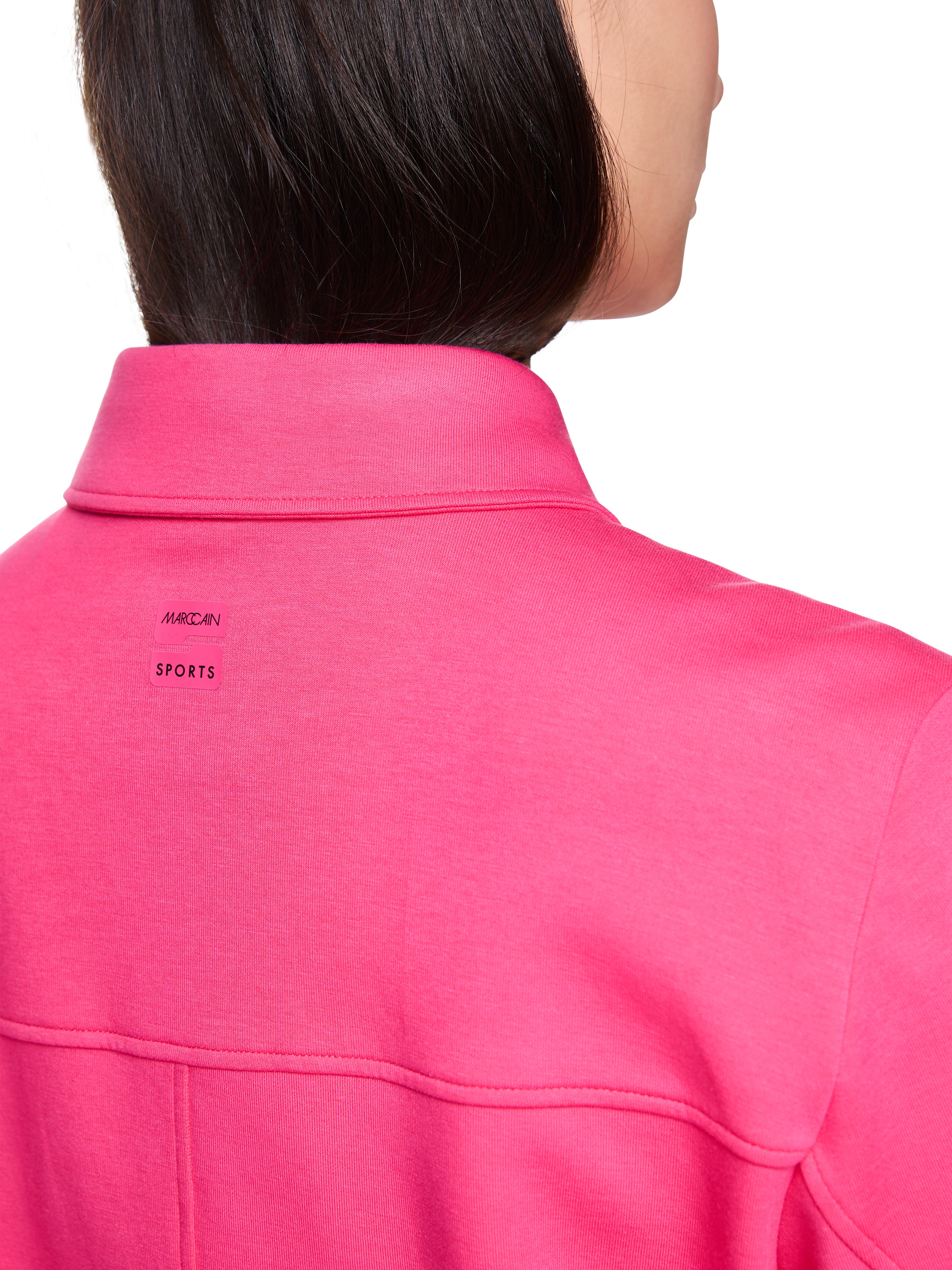 ז'קט בגזרה ישרה, עם כיסים צדדיים וגומי בגבהרכב: 88% כותנה, 8% פוליאסטר, 4% אלסטןהדוגמנית בגובה 1.79 ולובשת מידה 3 של מארק קיין