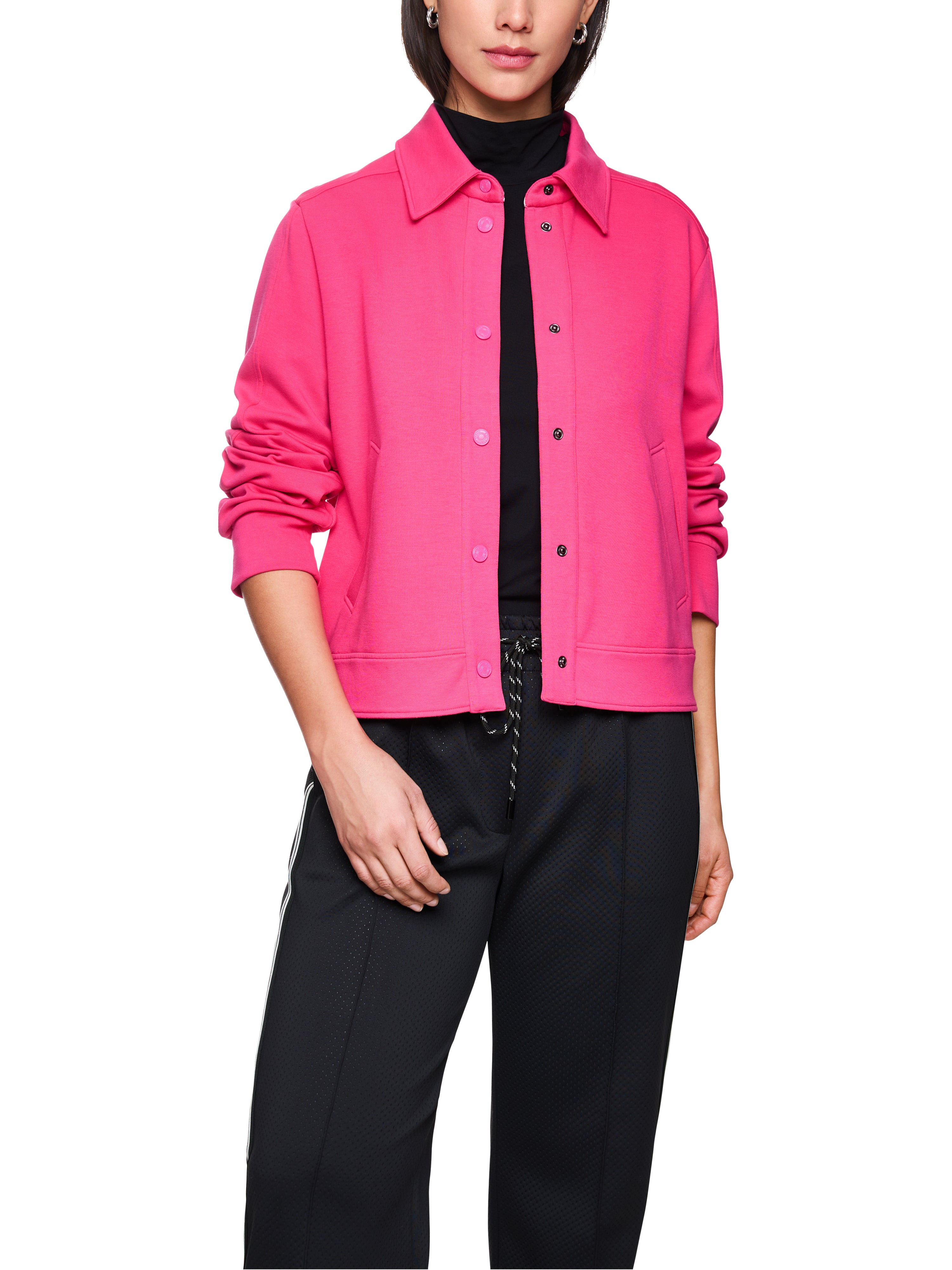 ז'קט בגזרה ישרה, עם כיסים צדדיים וגומי בגבהרכב: 88% כותנה, 8% פוליאסטר, 4% אלסטןהדוגמנית בגובה 1.79 ולובשת מידה 3 של מארק קיין