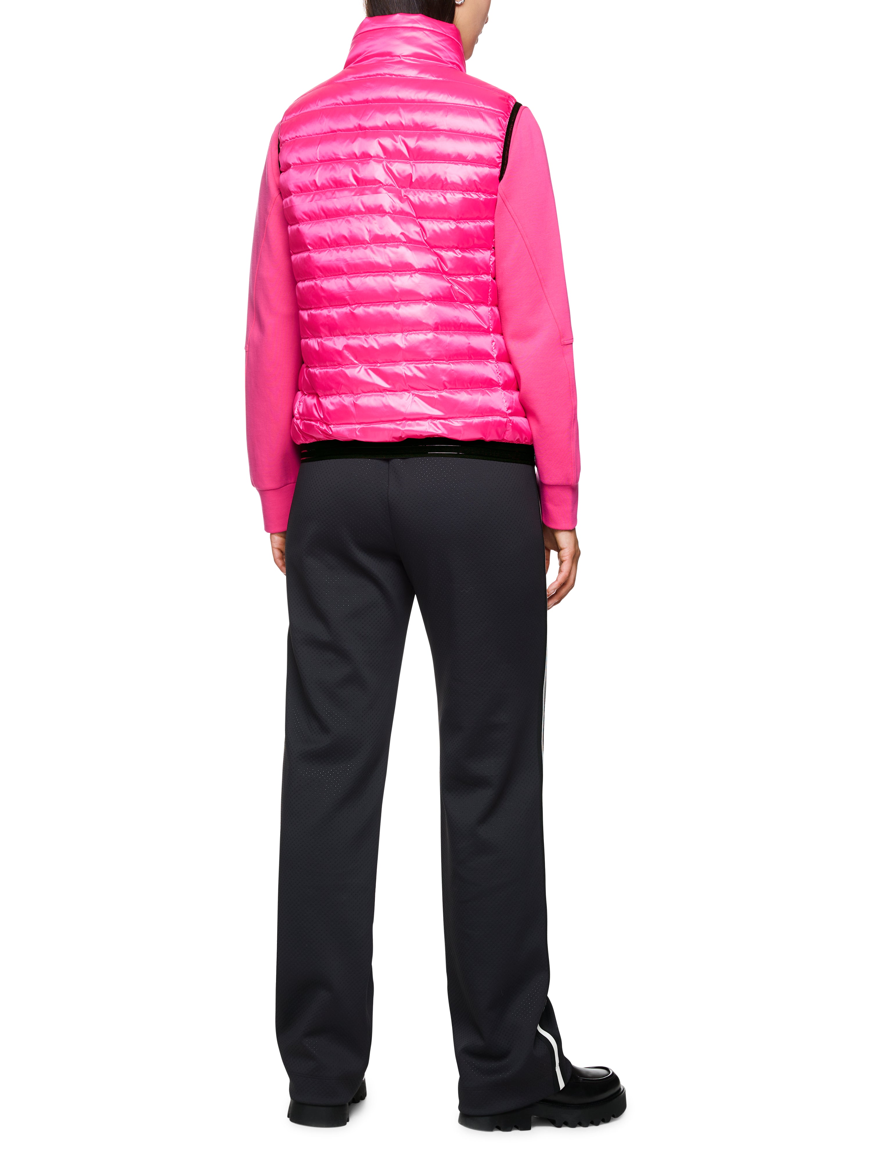 ווסט פוך בגזרה צמודה עם רוכסן דו-כיווני וכיסים הרכב: 59% פוליאסטר, 41% פוליאמידהדוגמנית בגובה 1.79 ולובשת מידה 3 של מארק קיין