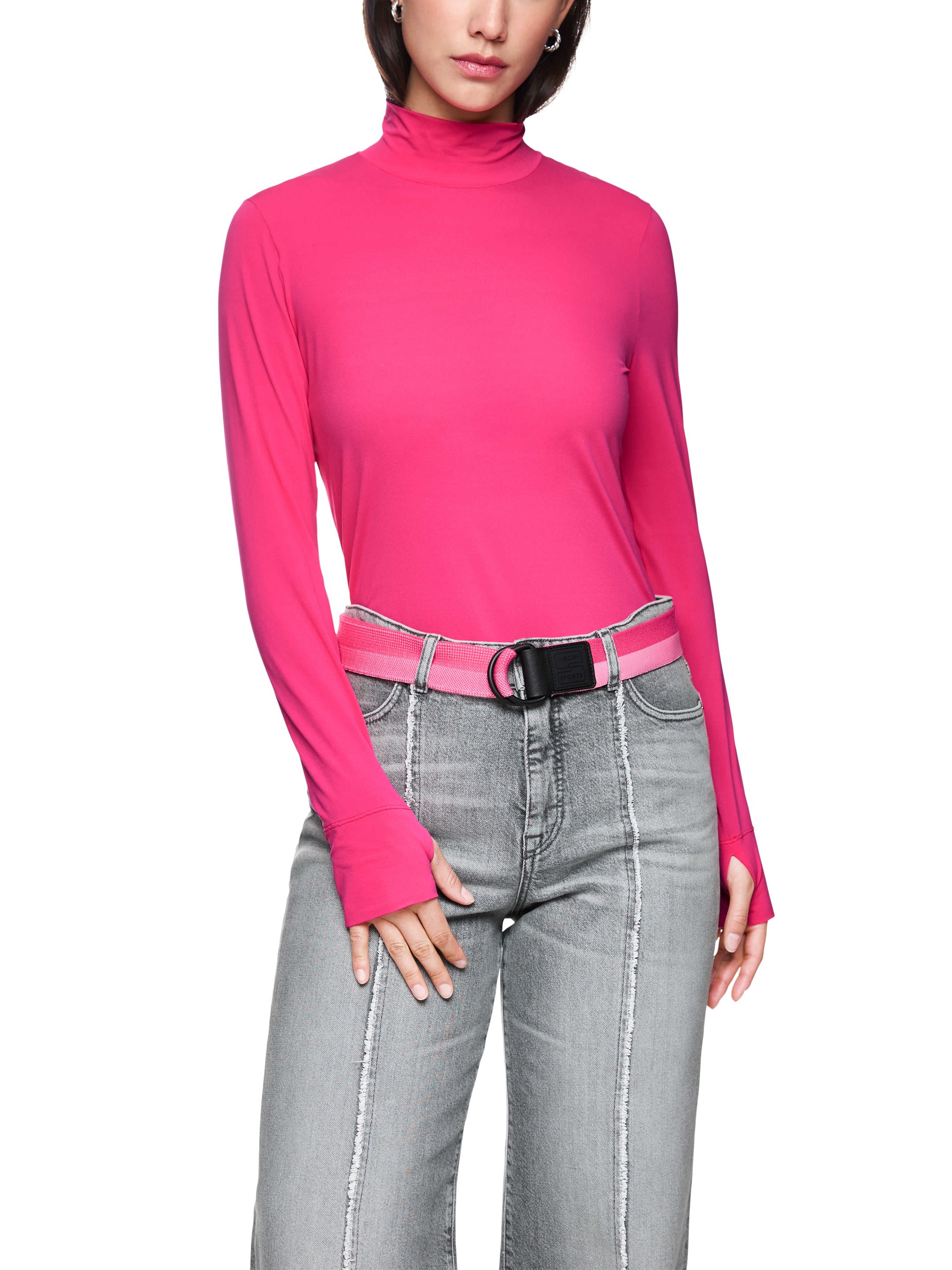 חולצת גולף בגזרה צמודההרכב: 87% פוליאמיד 13% אלסטןהדוגמנית בגובה 1.79 ולובשת מידה 3 של מארק קיין