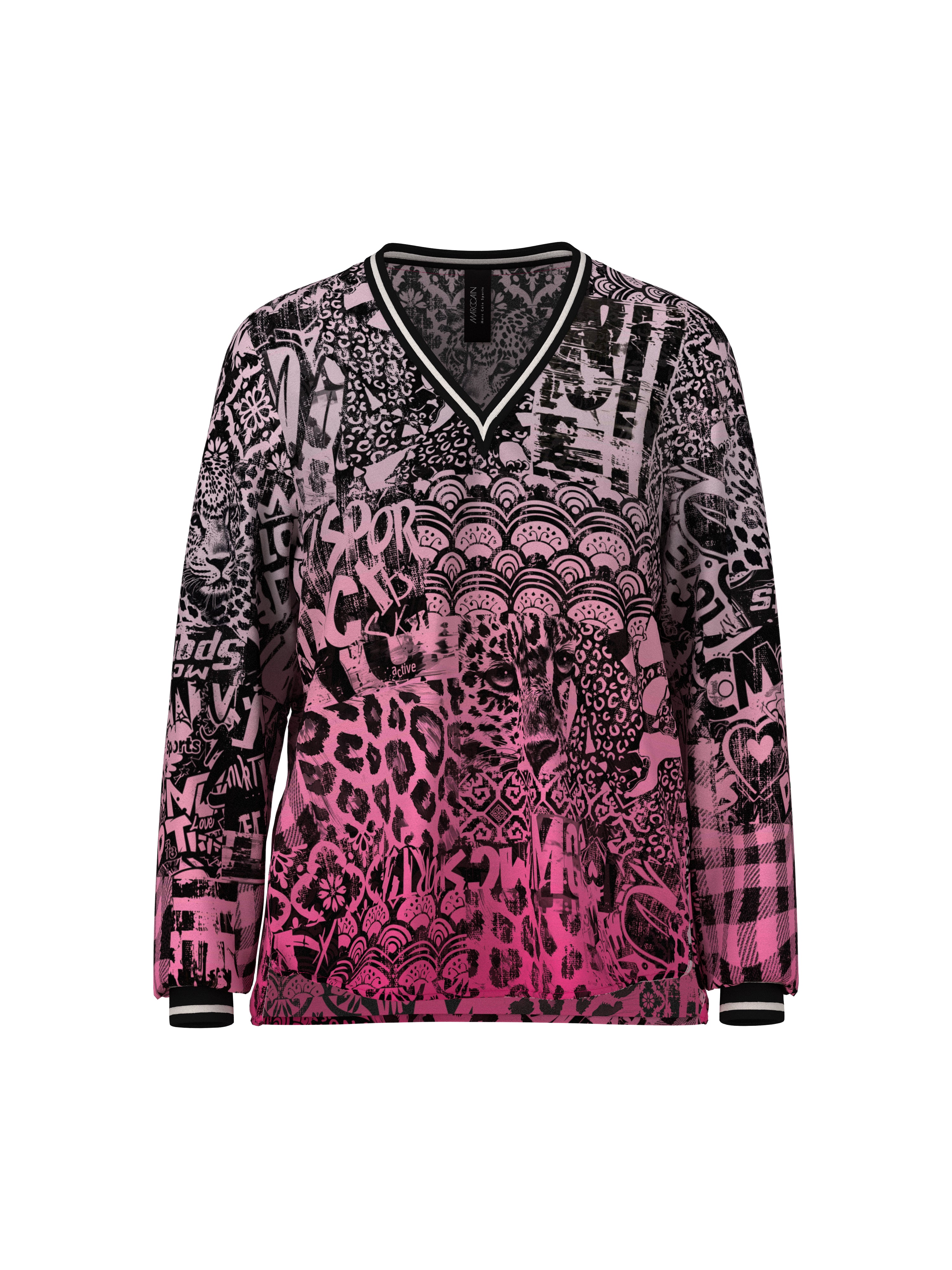 חולצת V בגזרה רחבה עם הדפס גרפיהרכב: 100% פוליאסטרהדוגמנית בגובה 1.79 ולובשת מידה 3 של מארק קיין