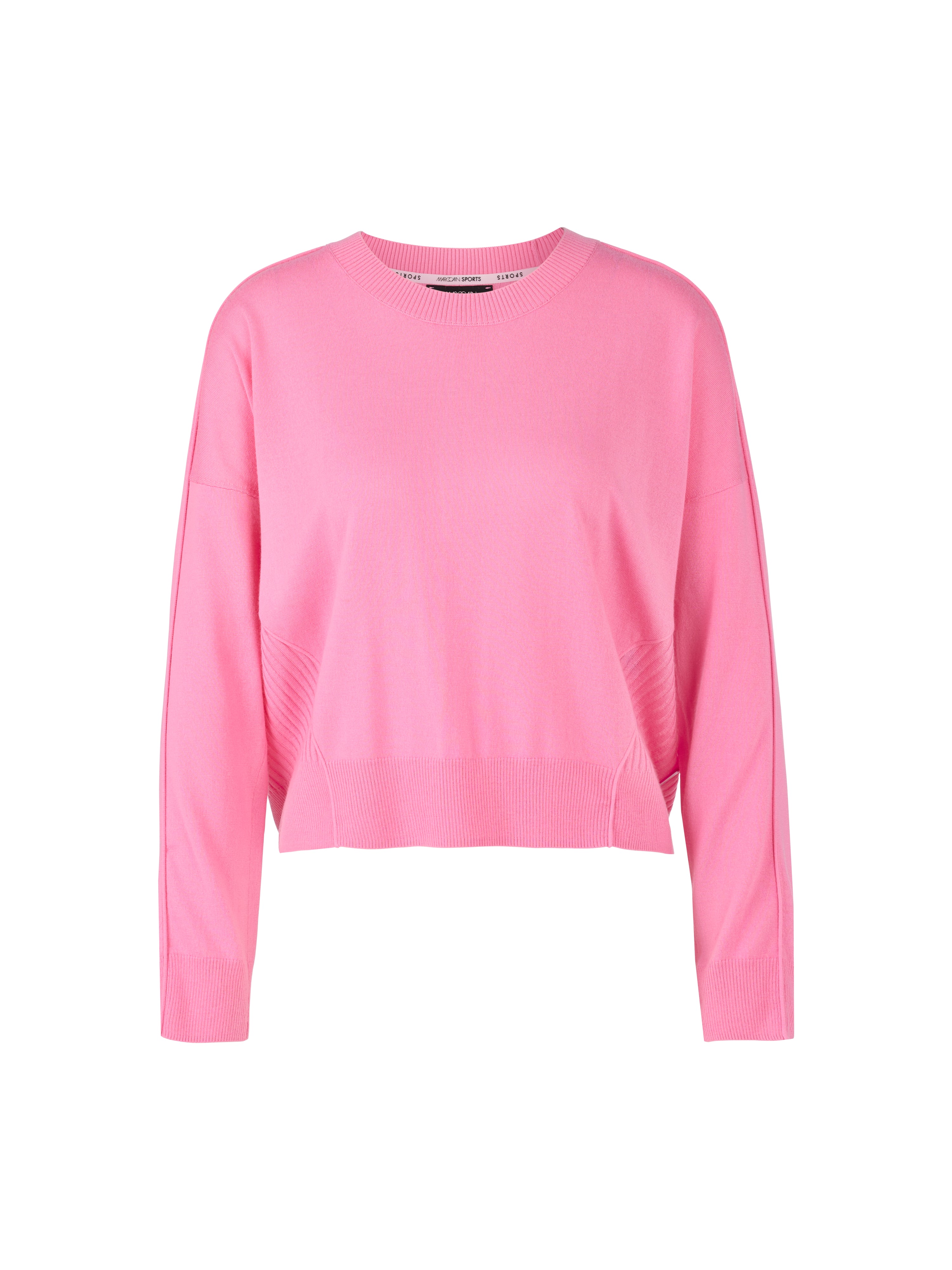 סוודר בגזרה ישרההרכב: 47% צמר, 38% פוליאמיד ממוחזר, 5% קשמירהדוגמנית בגובה 1.79 ולובשת מידה 3 של מארק קיין