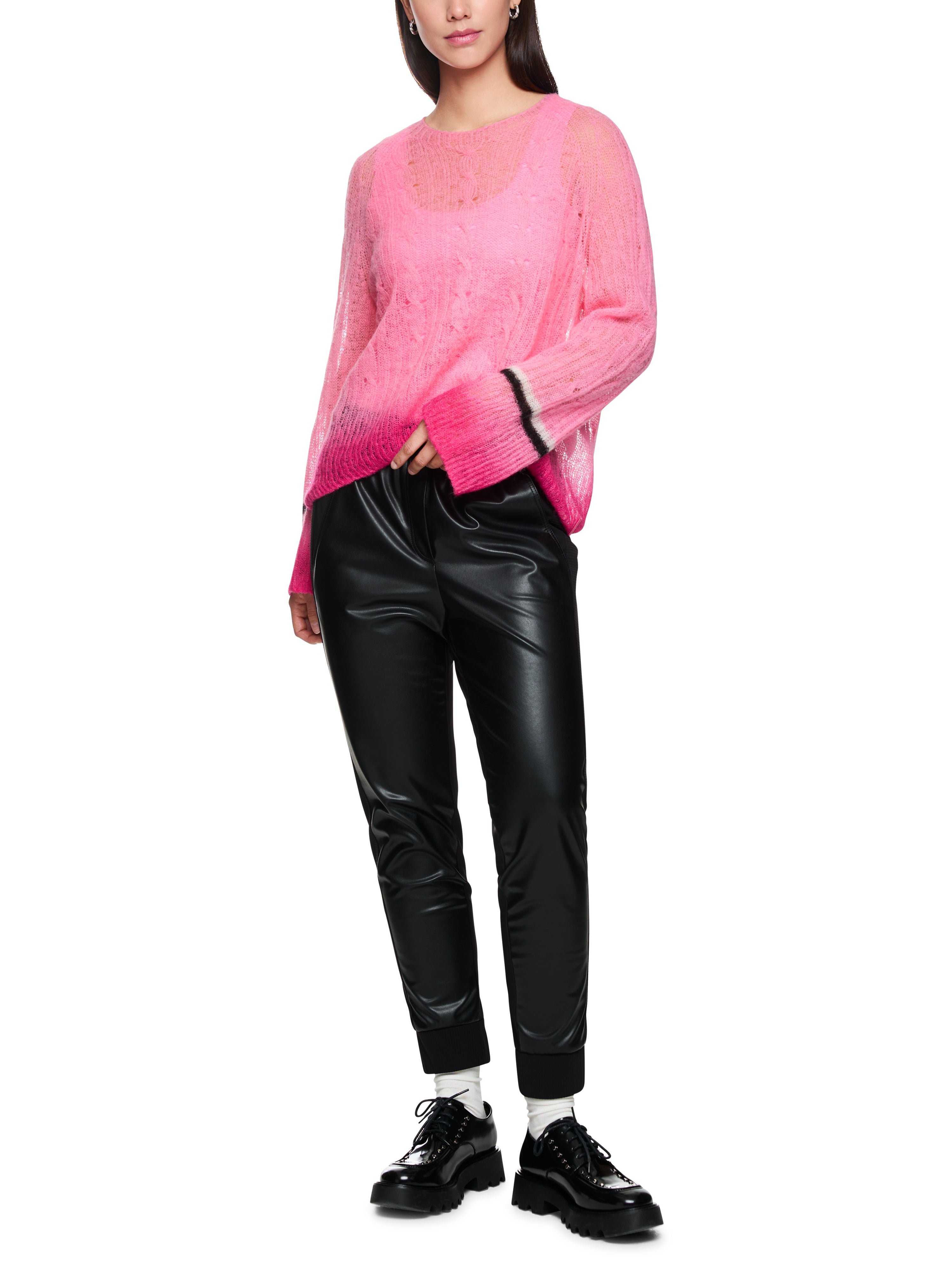 סריג קז'ואל בגזרת אוברסייזהרכב: 55% אלפקה, 35% פוליאמיד, 10% צמרהדוגמנית בגובה 1.79 ולובשת מידה 3 של מארק קיין