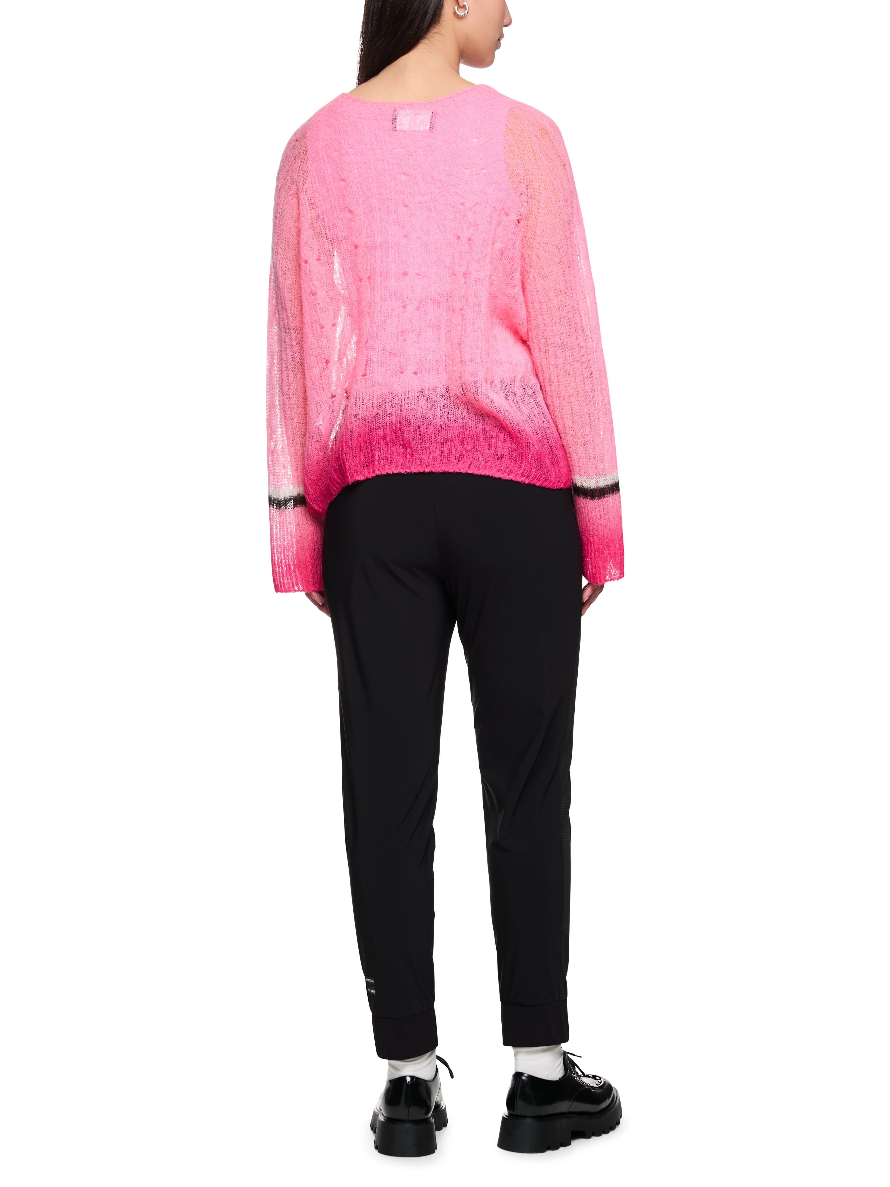 סריג קז'ואל בגזרת אוברסייזהרכב: 55% אלפקה, 35% פוליאמיד, 10% צמרהדוגמנית בגובה 1.79 ולובשת מידה 3 של מארק קיין