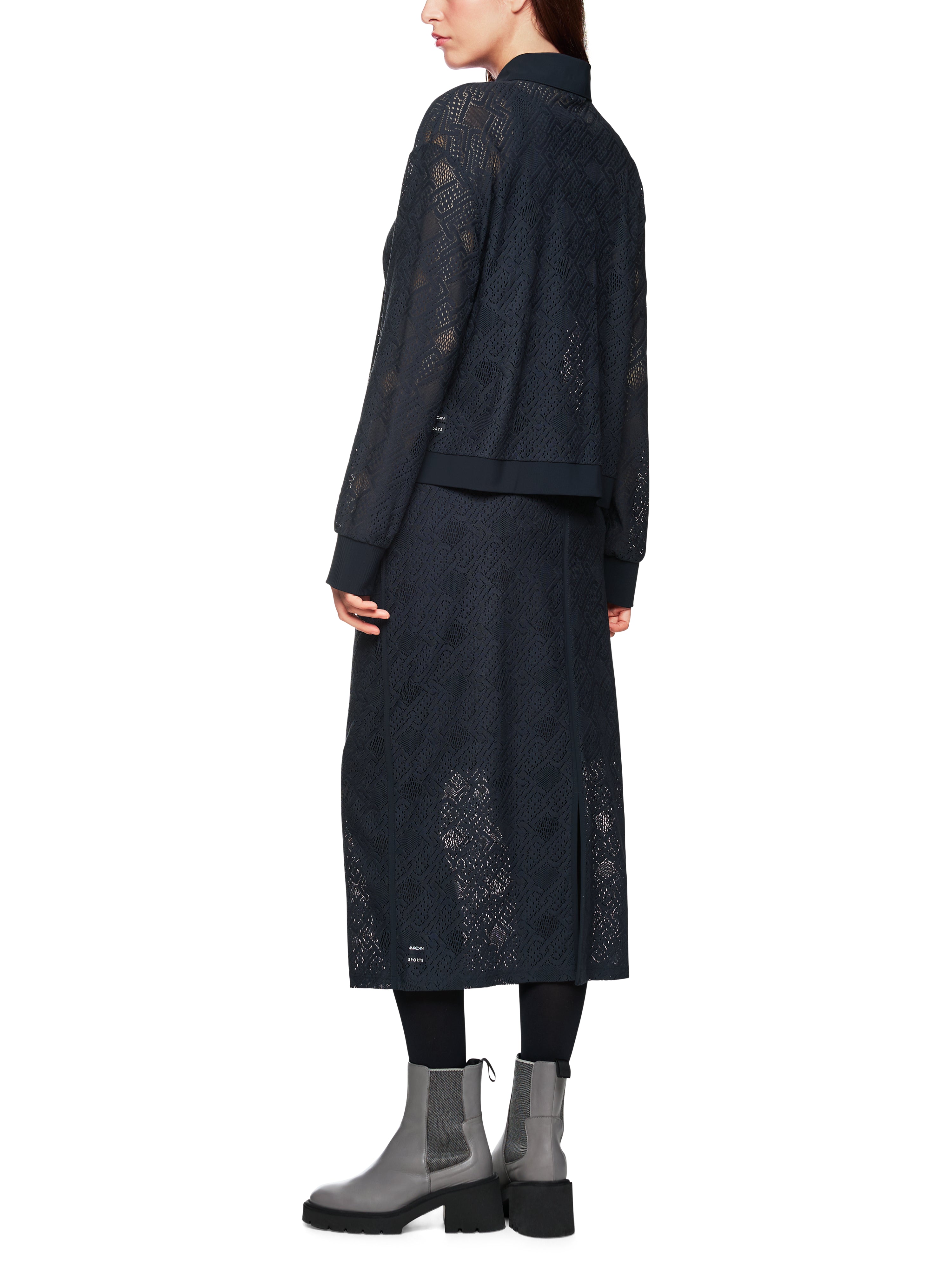 חולצה מכופתרת עם שרוולים ארוכים עשויה בד תחרההרכב: 93% פוליאמיד, 7% אלסטןהדוגמנית בגובה 1.79 ולובשת מידה 3 של מארק קיין