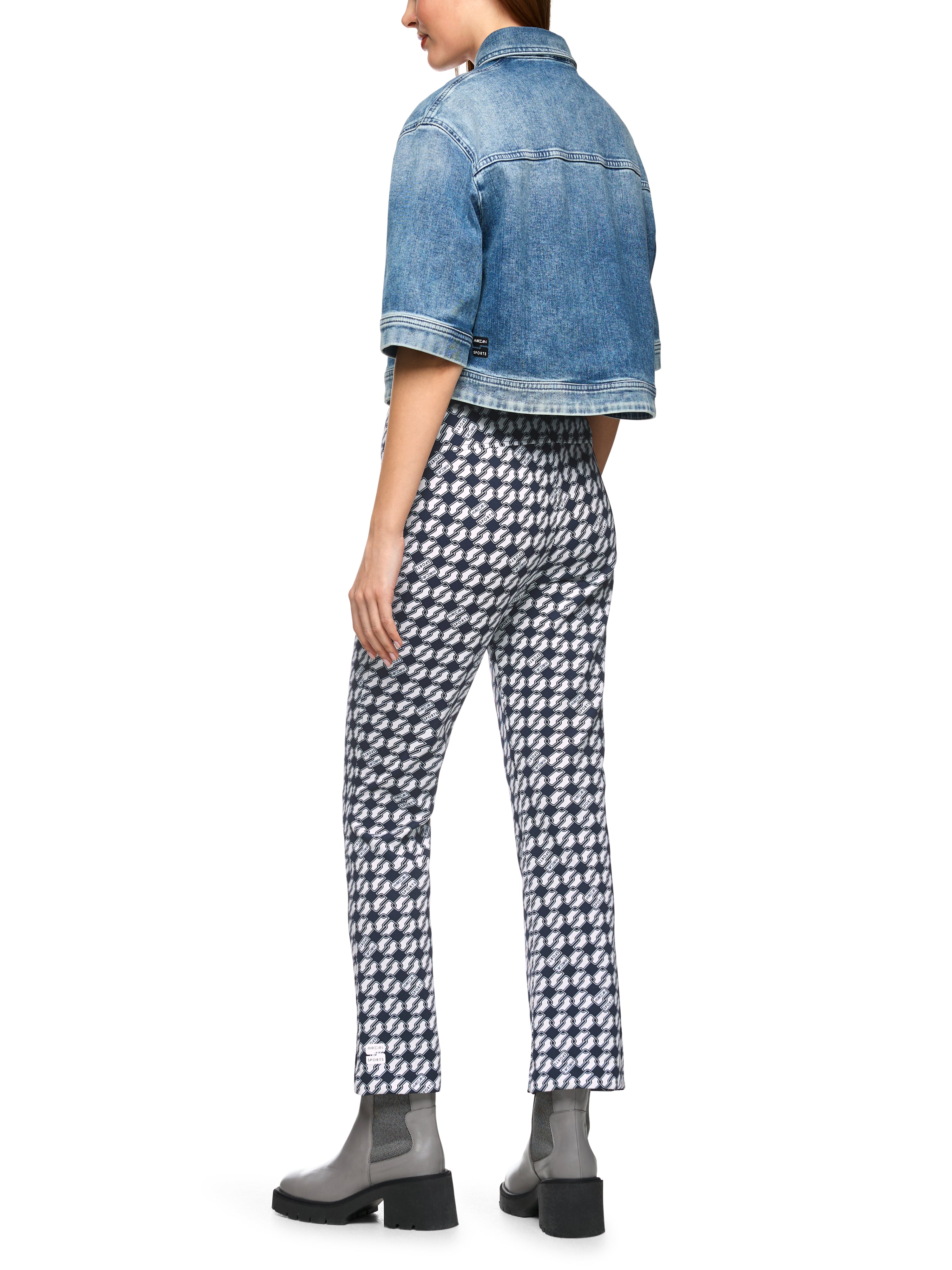 מכנסי סקובה עם הדפס וגומיית מותן אלסטיתהרכב: 87% פוליאמיד, 13% אלסטןהדוגמנית בגובה 1.79 ולובשת מידה 3 של מארק קיין