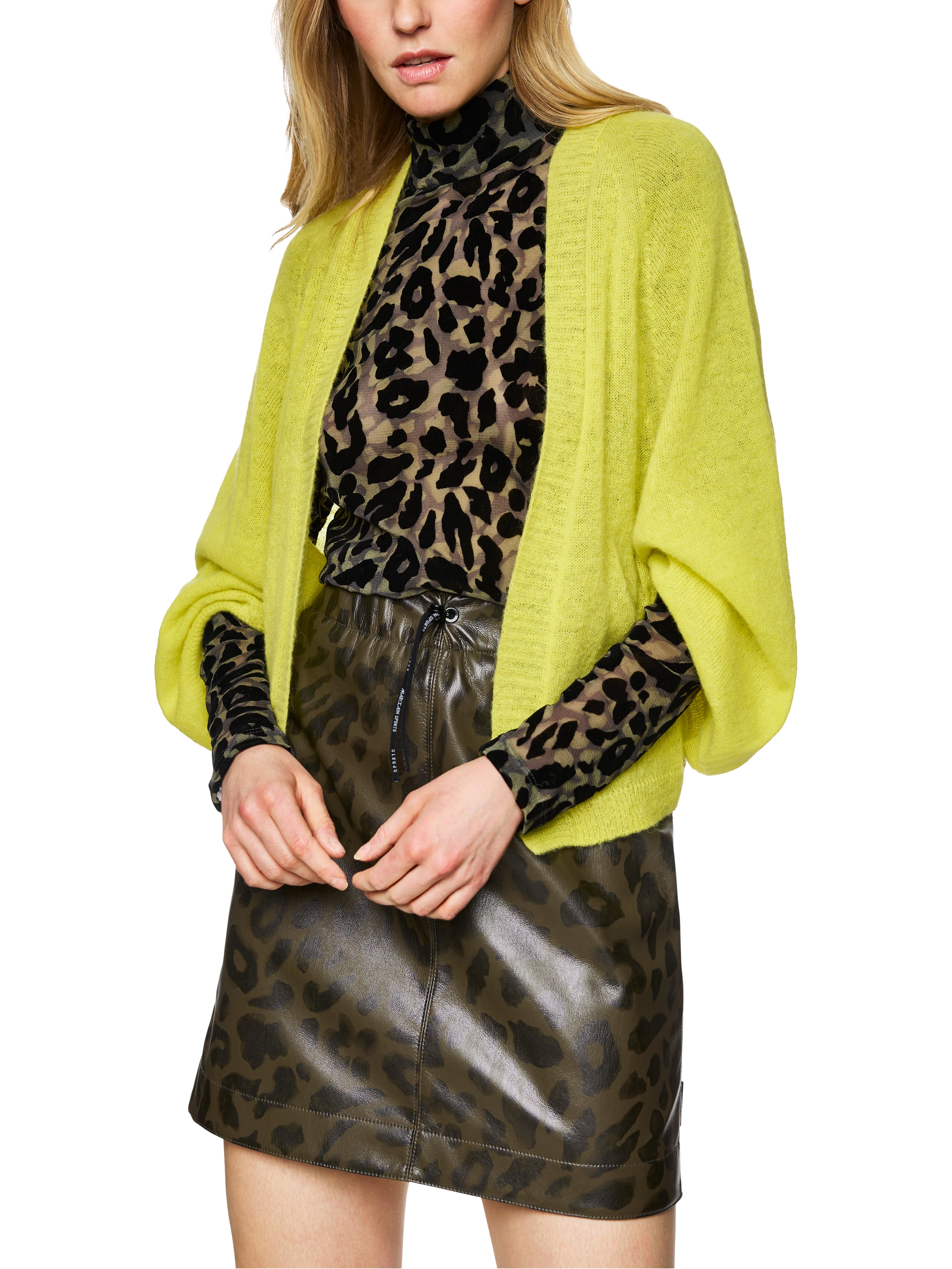  קרדיגן סרוג בגזרה רופפת הרכב: 55% אלפקה, 35% פוליאמיד, 10% צמרהדוגמנית בגובה 1.79 ולובשת מידה 3 של מארק קיין