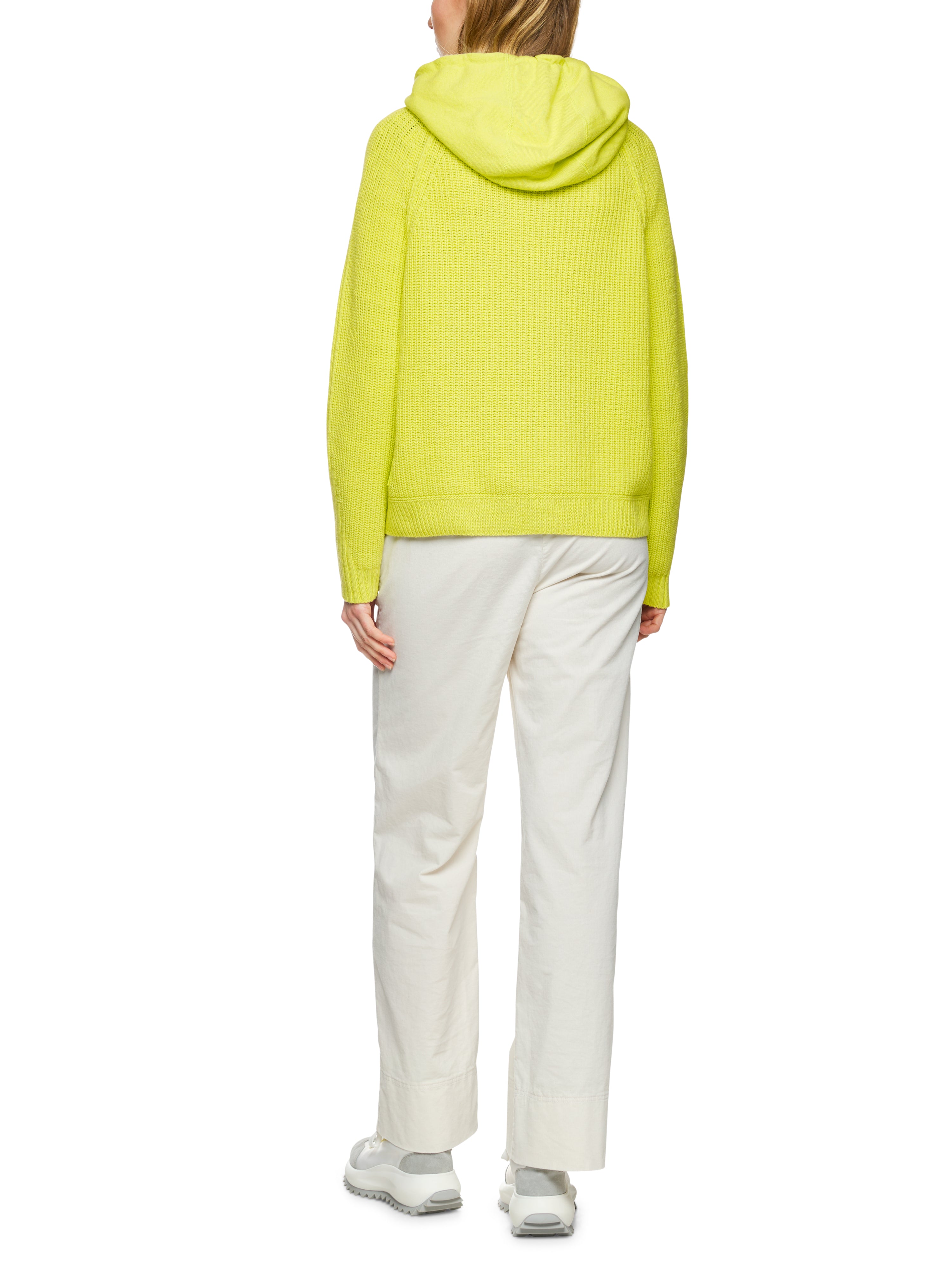 סוודר קז'ואל עם קפוצ'ון בעל גזרה נינוחה ושרוולי ראגלןהרכב: 35% צמר, 30% ויסקוזה, 20% קשמיר, 15% פוליאמידהדוגמנית בגובה 1.79 ולובשת מידה 3 של מארק קיין