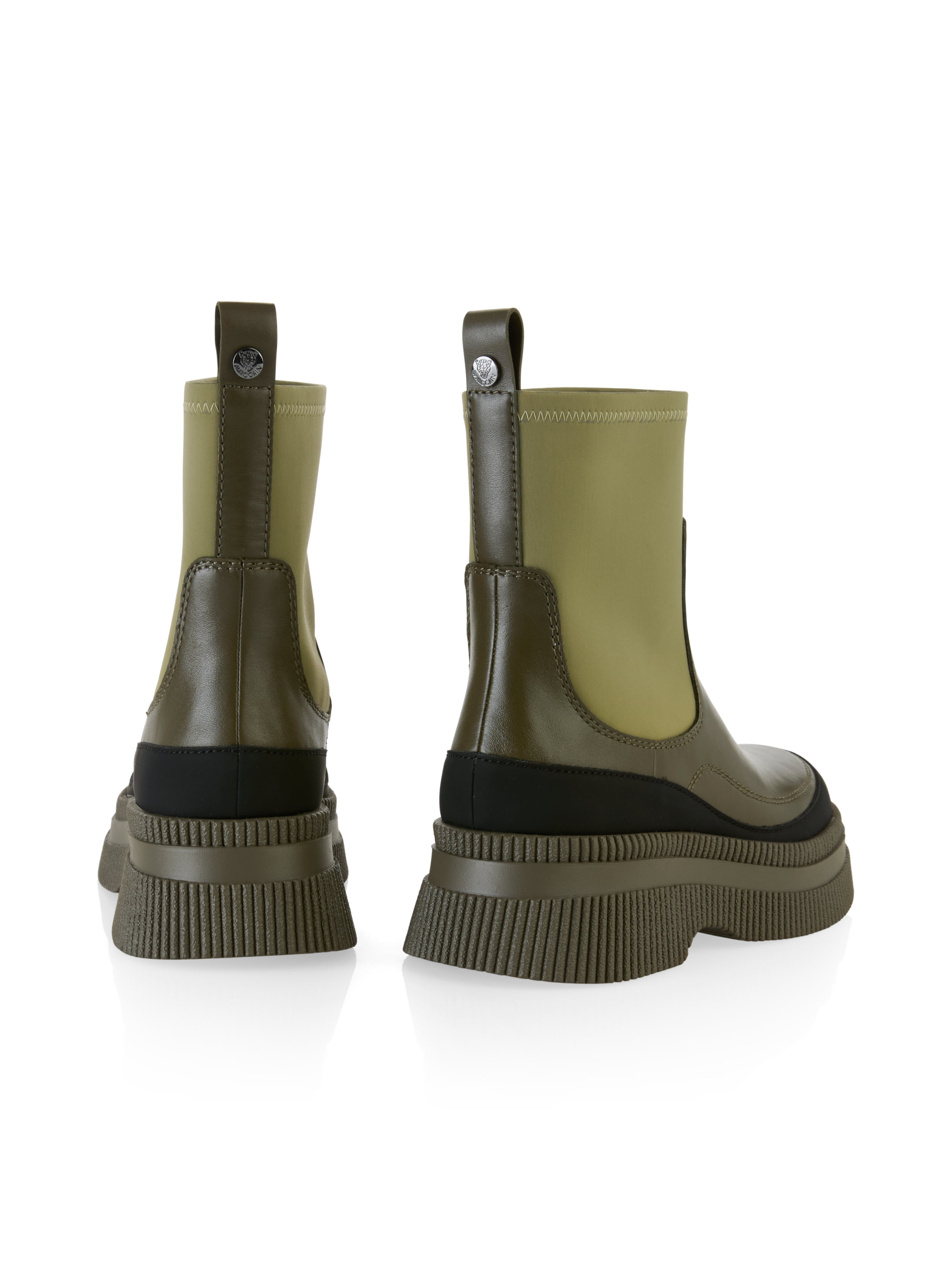 מגפי קרסול קז'ואל עם סוליית נעל מעוגלת ולולאת משיכה מאחורהרכב: ציפוי פוליאוריטן, 50% עור, 50% פוליאסטרגובה העקב: 5 ס"מ