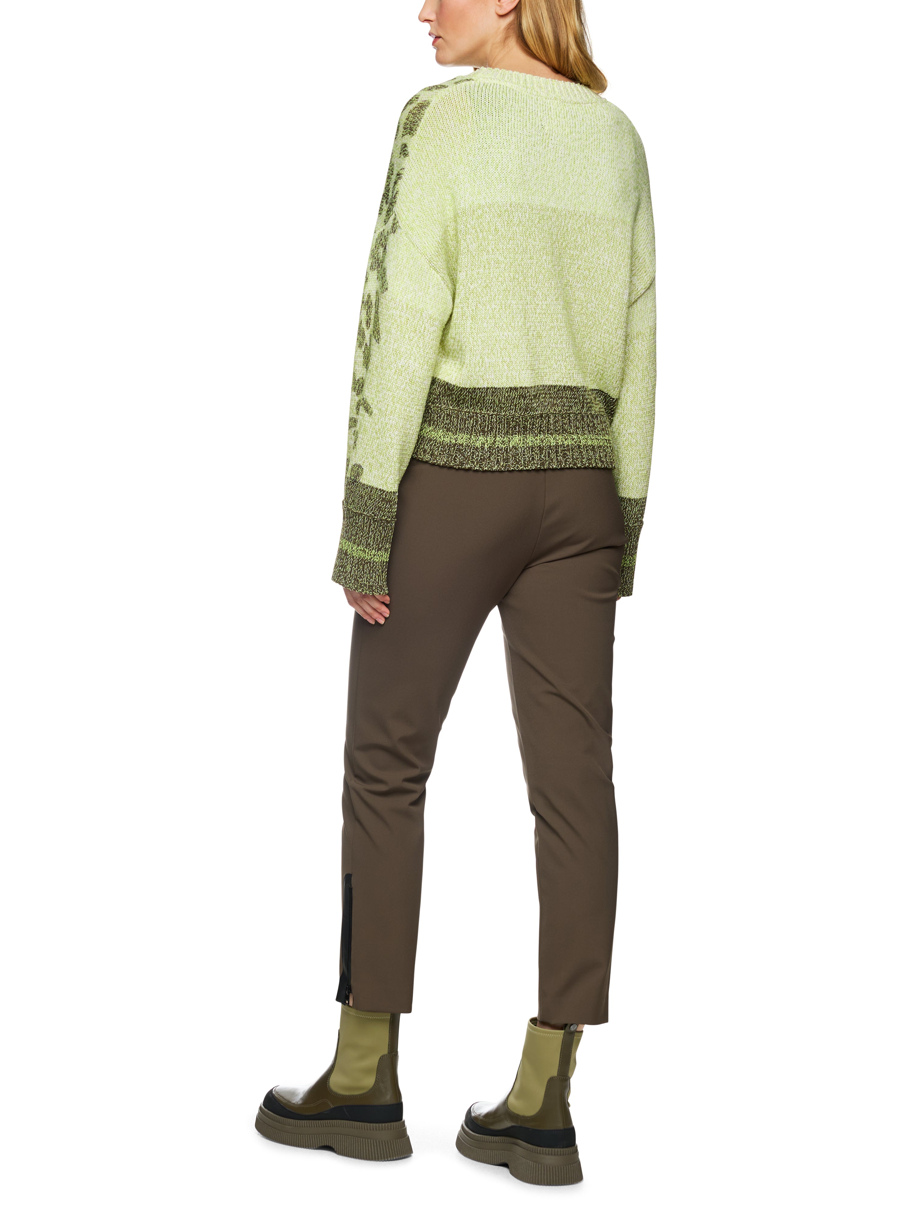 סוודר בגזרה רחבה עם צווארון עגול והדפסהרכב: 55% כותנה, 26% פוליאסטר, 19% פוליאמידהדוגמנית בגובה 1.79 ולובשת מידה 3 של מארק קיין