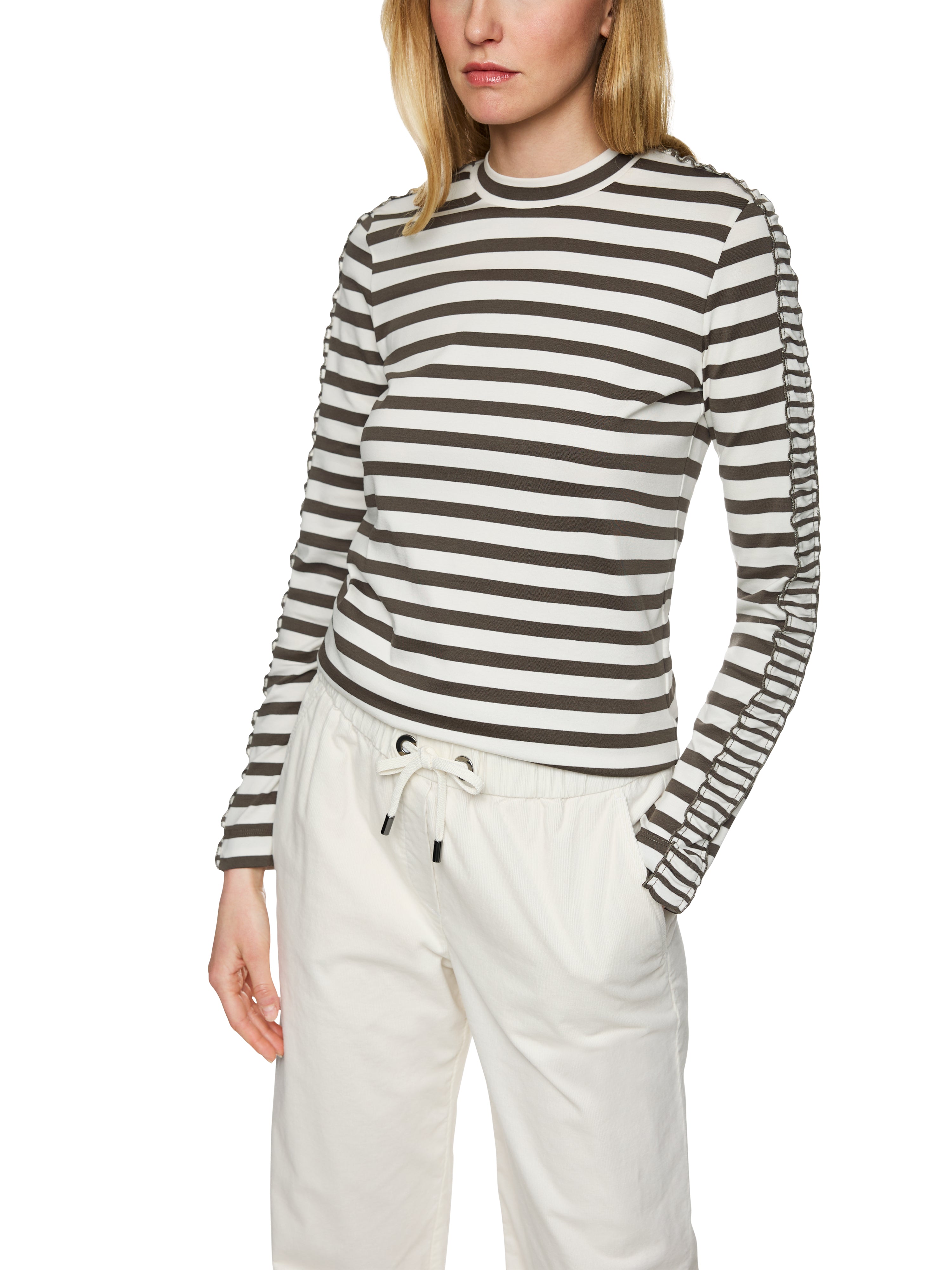 חולצת פסים בגזרה צמודה עם צווארון עגולהרכב: 94% כותנה, 6% אלסטןהדוגמנית בגובה 1.79 ולובשת מידה 3 של מארק קיין