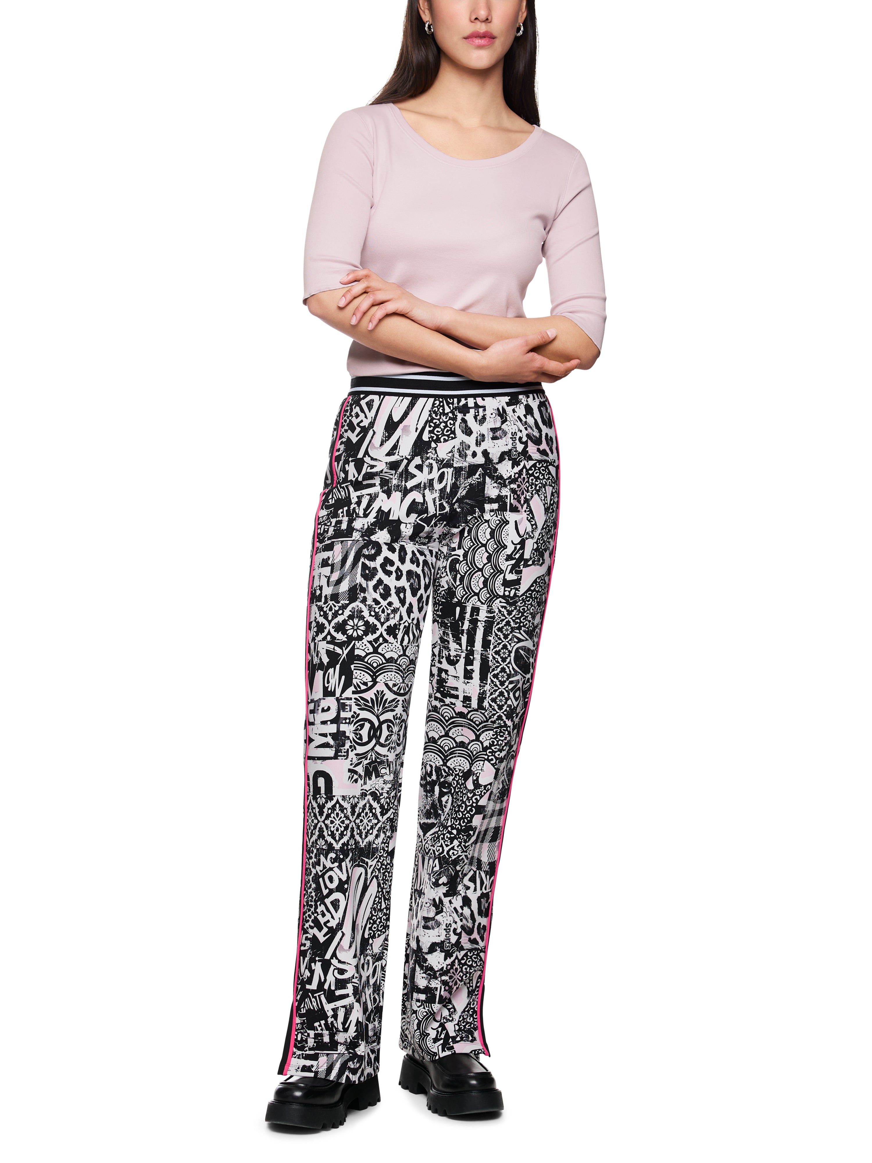 חולצה מכותנה אלסטית בגזרה צמודההרכב: 94% כותנה, 6% אלסטןהדוגמנית בגובה 1.79 ולובשת מידה 3 של מארק קיין