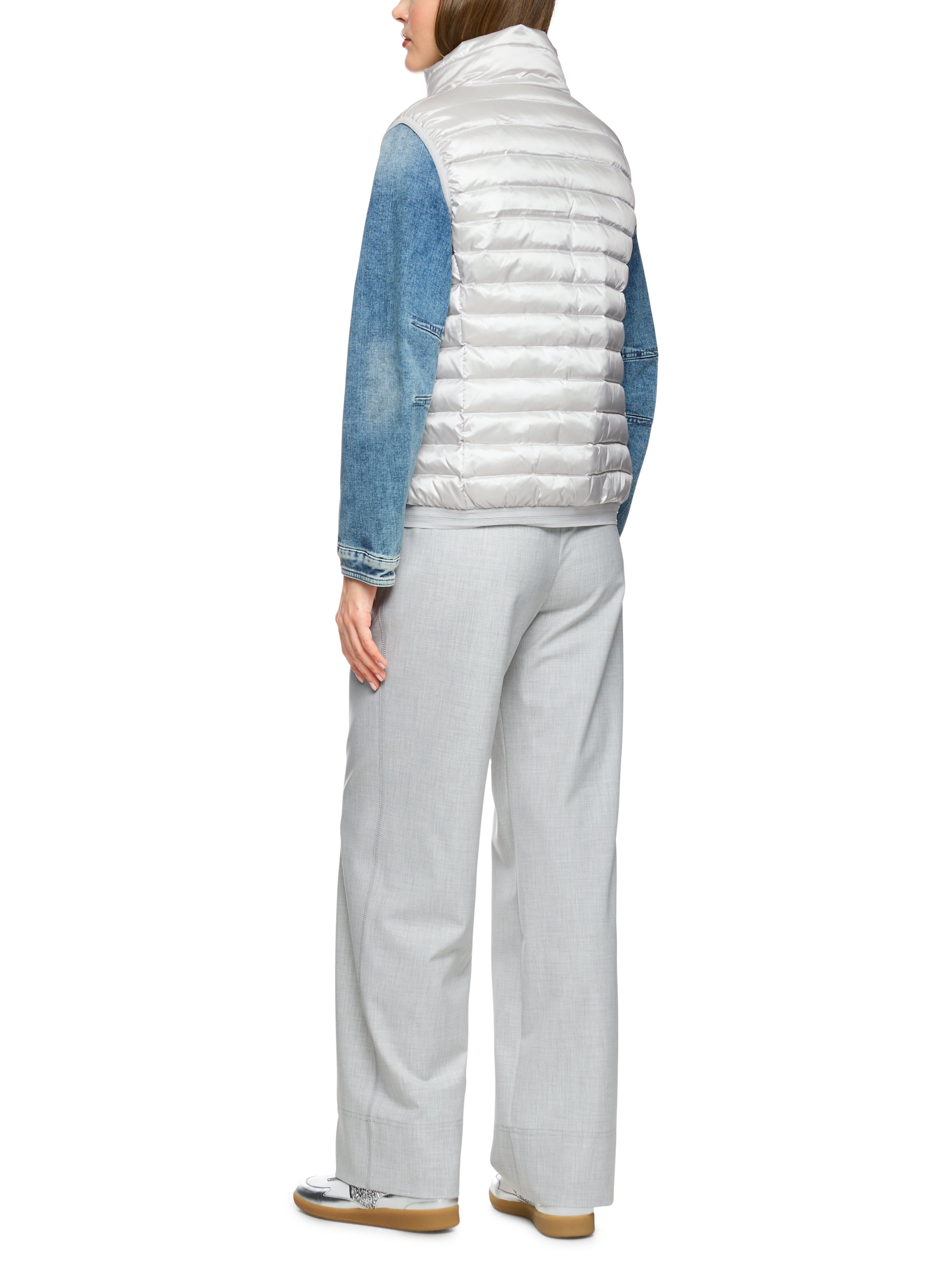 ווסט פוך גזרה צמודה עם רוכסן דו-כיווני וכיסים הרכב: 59% פוליאסטר, 41% פוליאמידהדוגמנית בגובה 1.79 ולובשת מידה 3 של מארק קיין