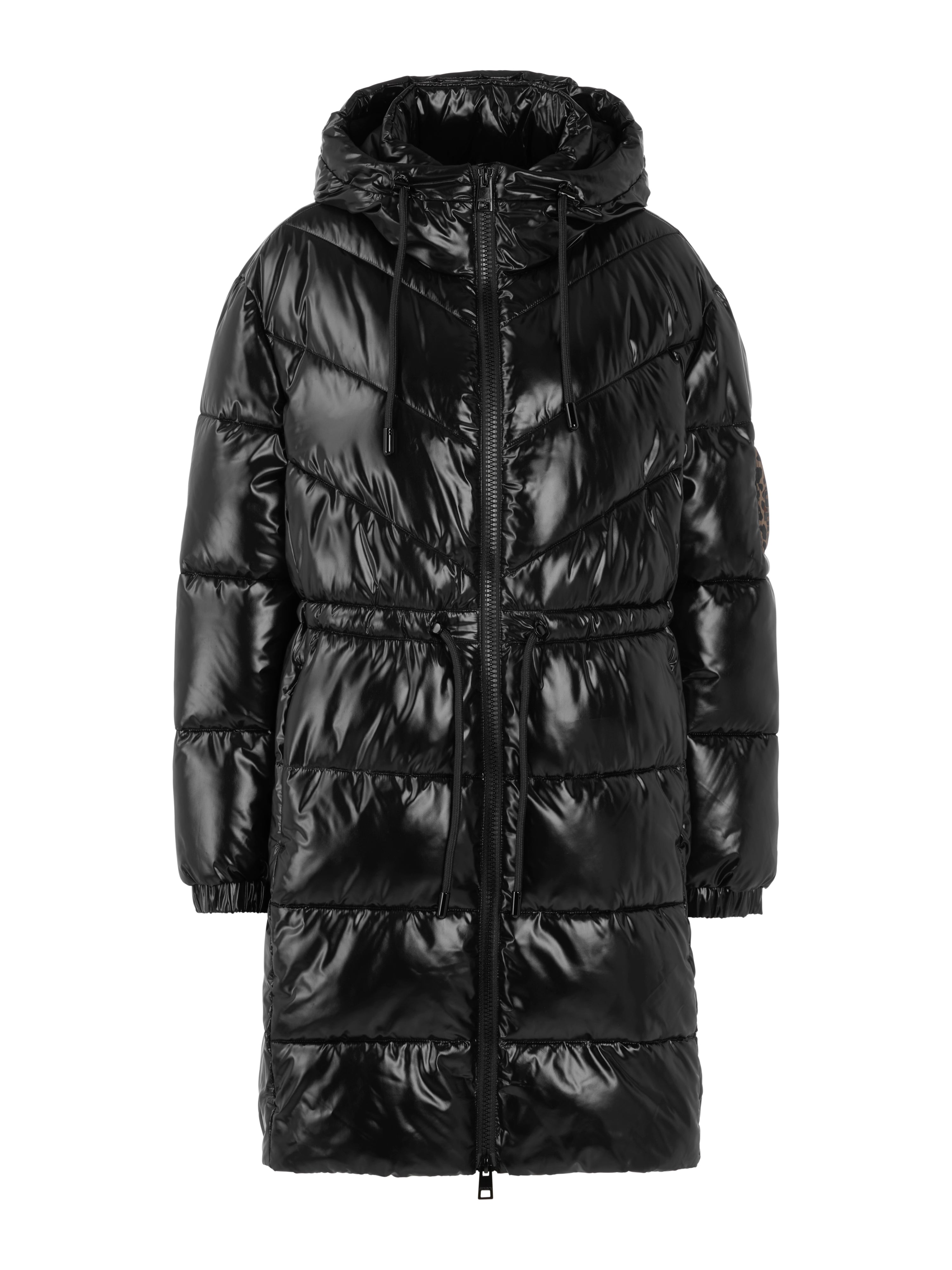 מעיל שחור עם מראה מבריק, קפוצ’ון ופנים עם הדפס נמרמעיל עם גזרה ישרה וחגורת קשירה למותןהרכב בד: 100% פוליאמיד ממוחזר עם מילוי פוליאסטר ממוחזרהדוגמנית בגובה 1.79 ולובשת מידה 3 של מארק קיין 