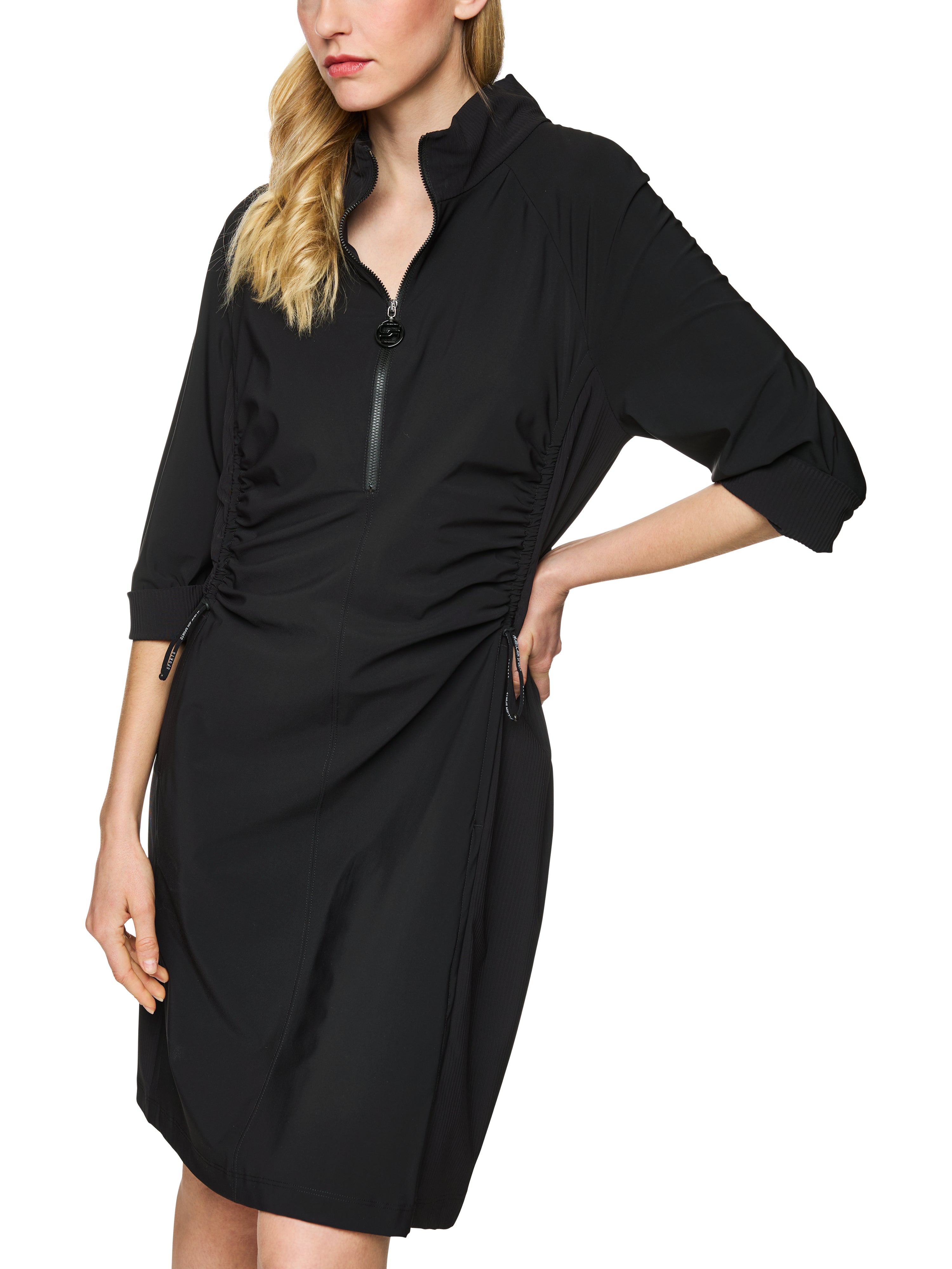 שמלה בגזרת A רחבה עם כיסים צדדיים וקשירות שרוךהרכב: 73% פוליאמיד, 27% אלסטןהדוגמנית בגובה 1.79 ולובשת מידה 3 של מארק קיין 