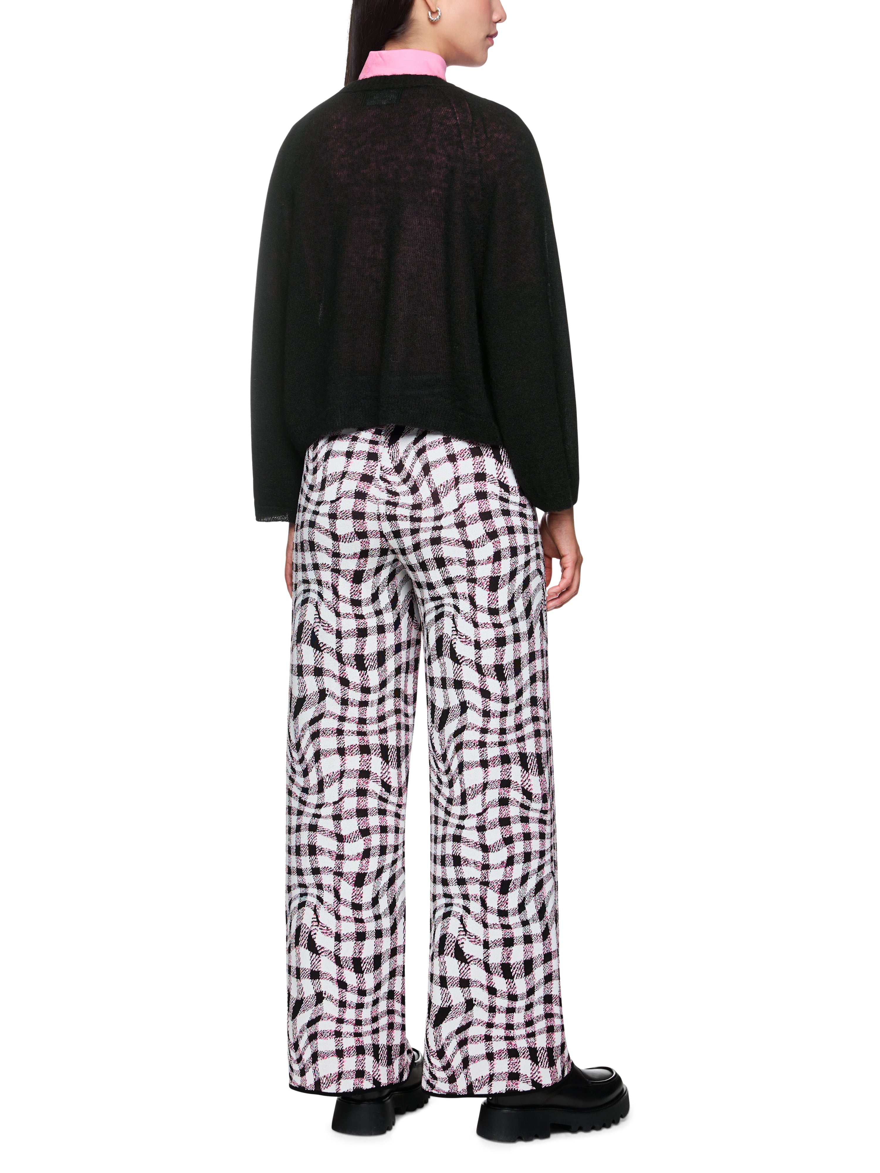 קרדיגן סרוג בגזרה ישרה, ללא סגירההרכב: 55% אלפקה, 35% פוליאמיד, 10% צמרהדוגמנית בגובה 1.79 ולובשת מידה 3 של מארק קיין