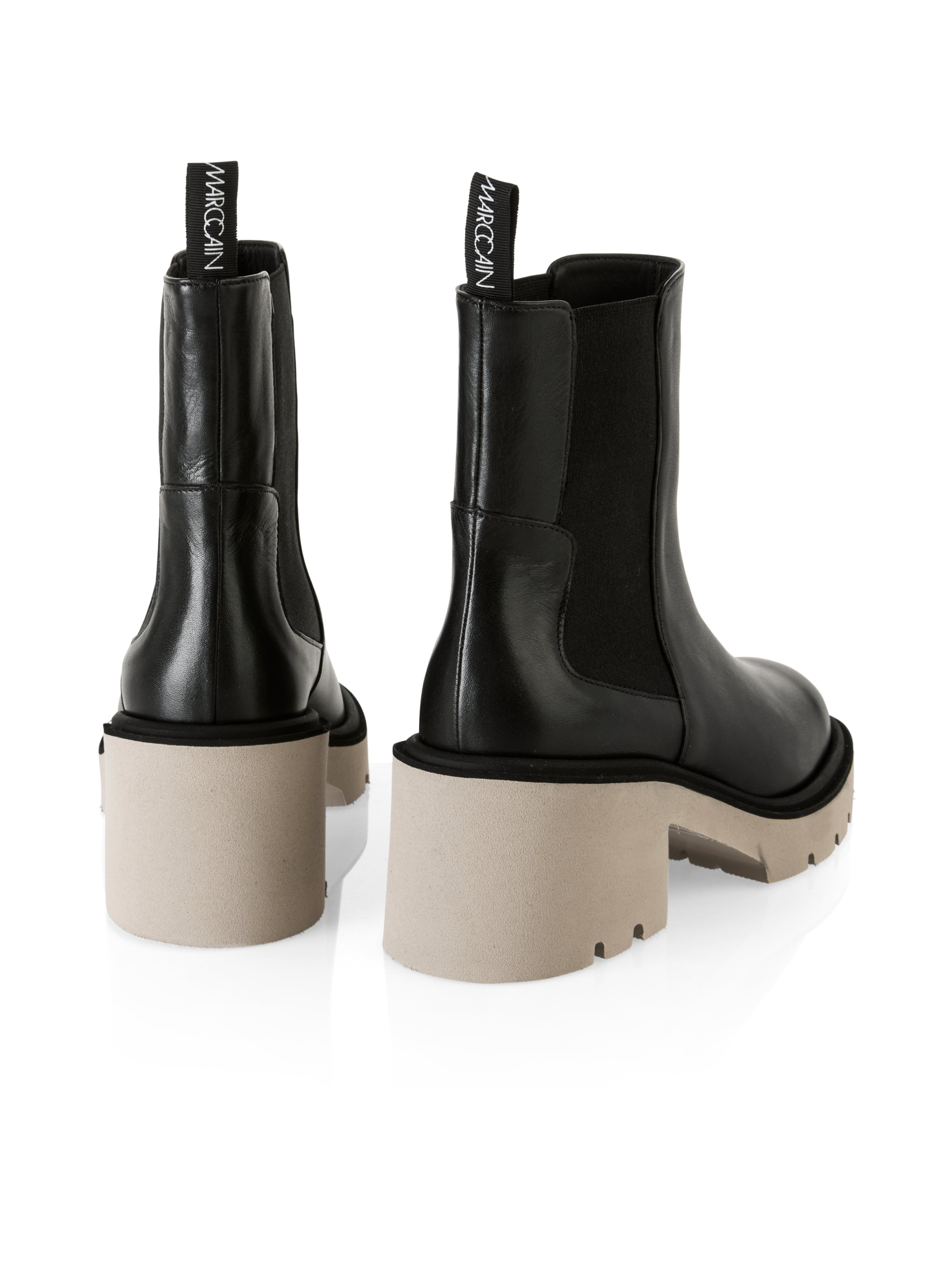 מגפי צ'לסי עשויים עור ובד אלסטי עם לולאה מאחור הרכב: 90% עור, 7% פוליאסטר, 3% גומיגובה העקב: 6.5 ס"מ