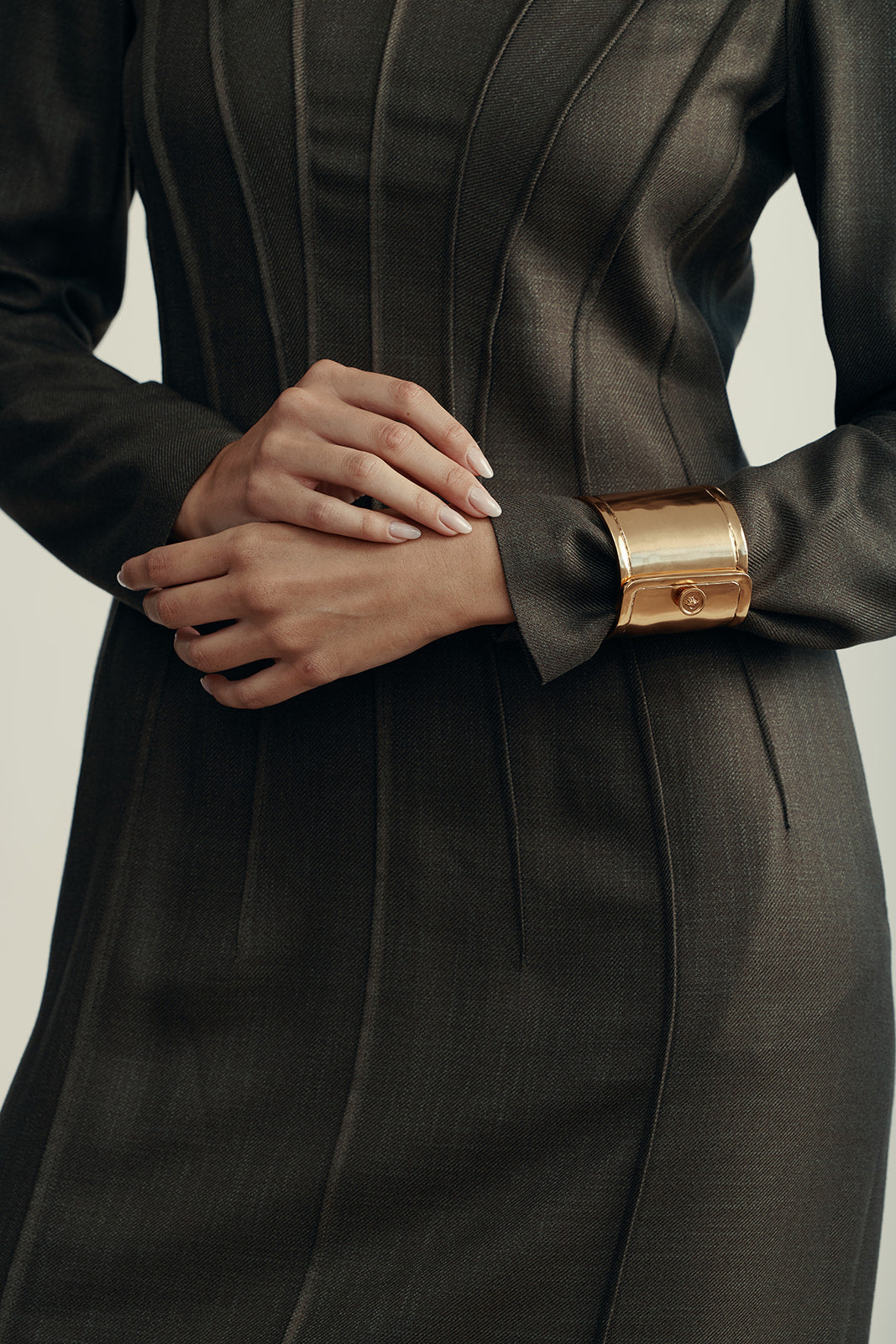 צמיד חפתים מקולקציית MOSCHINO RUNWAYהרכב: 100% סגסוגת מתכות  