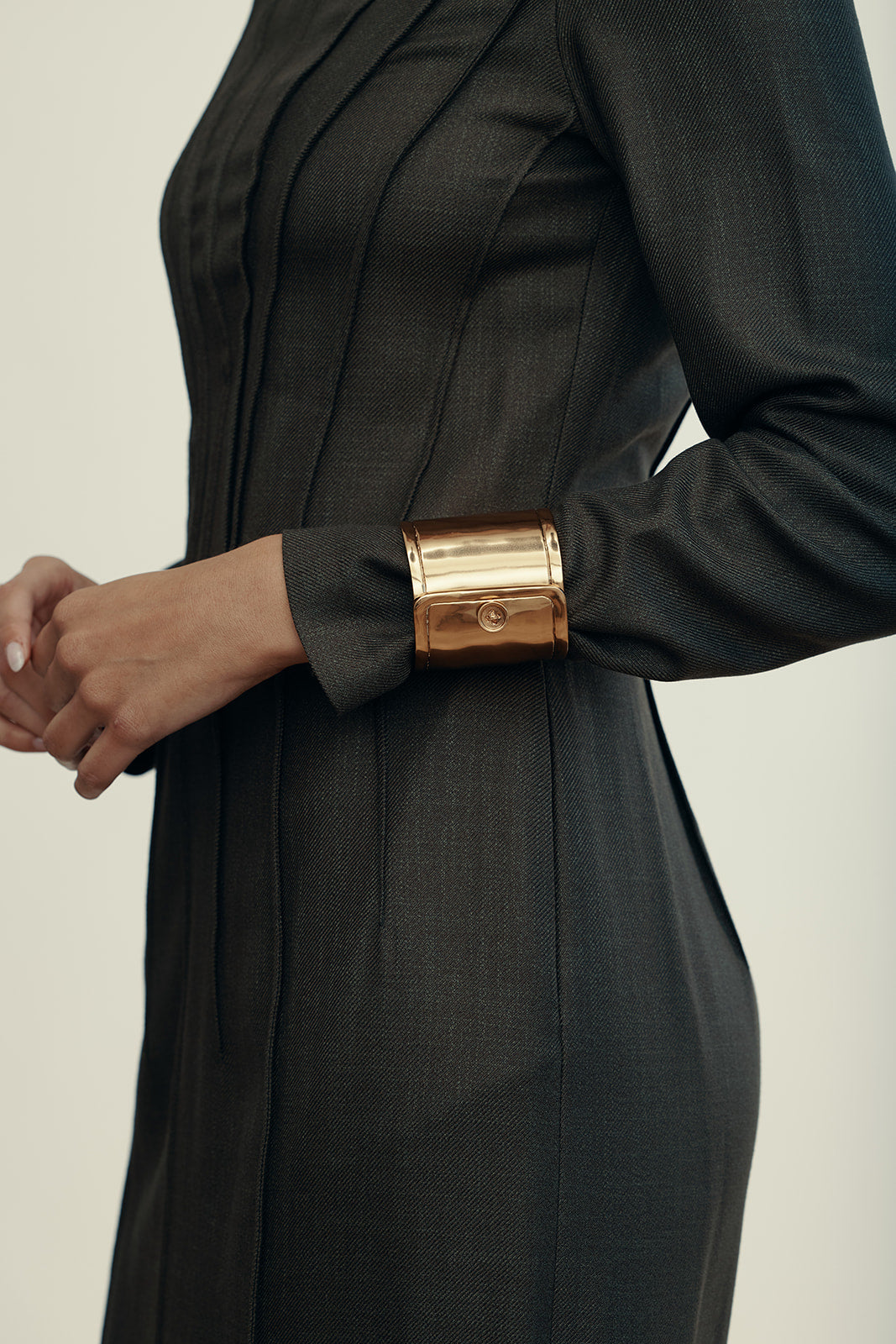 צמיד חפתים מקולקציית MOSCHINO RUNWAYהרכב: 100% סגסוגת מתכות  