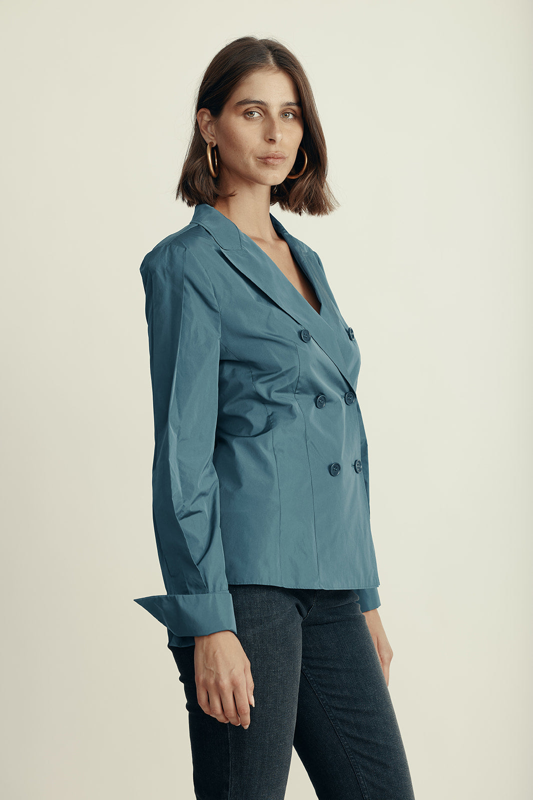  חולצה מכופתרת אלגנטית דאבל ברסטהרכב: 79% פוליאסטר, 21% משיהדוגמנית בגובה 1.80 ולובשת מידה 42 איטלקית