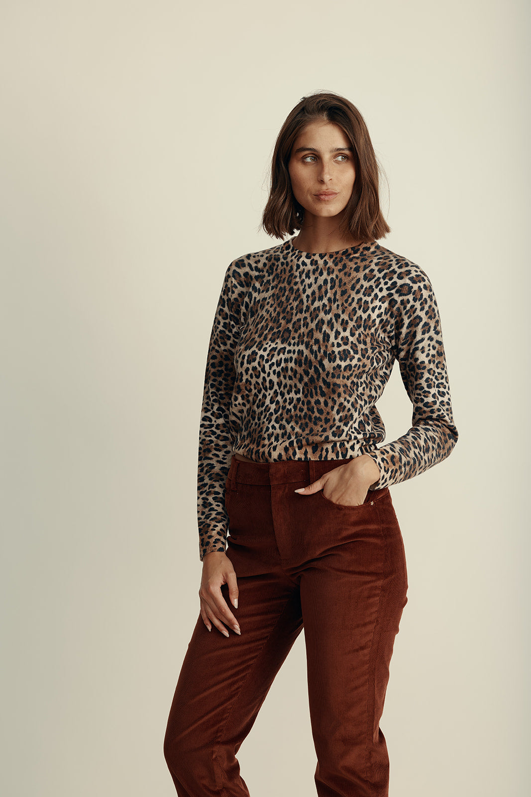 סריג צמר עם הדפס מנומרהרכב: 100% צמר וירג'יןהדוגמנית בגובה 1.80 ולובשת מידה 44 איטלקית