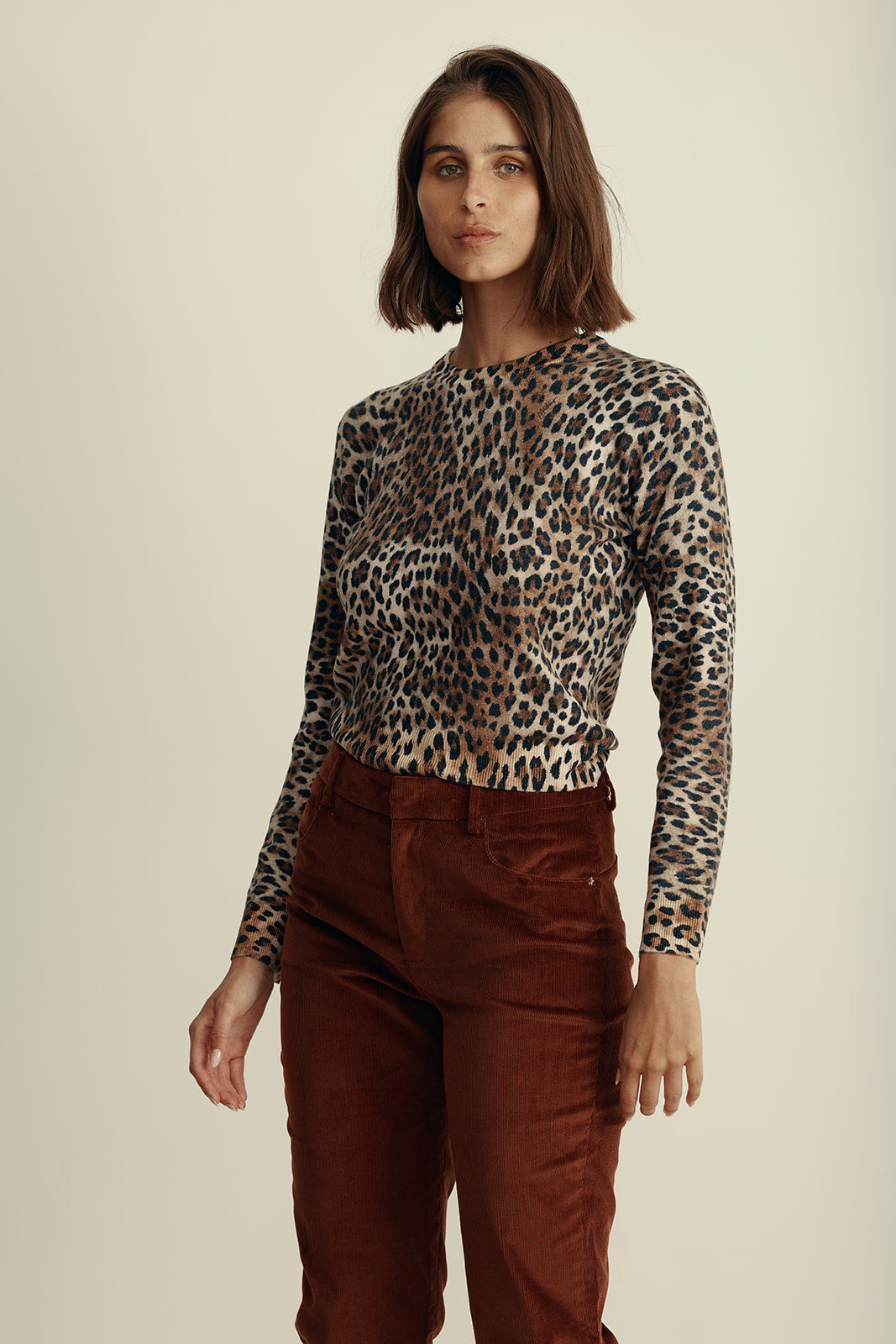 סריג צמר עם הדפס מנומרהרכב: 100% צמר וירג'יןהדוגמנית בגובה 1.80 ולובשת מידה 44 איטלקית