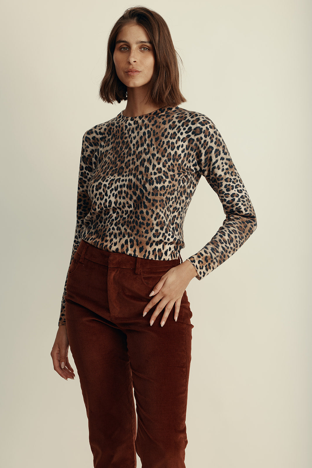 סריג צמר עם הדפס מנומרהרכב: 100% צמר וירג'יןהדוגמנית בגובה 1.80 ולובשת מידה 44 איטלקית