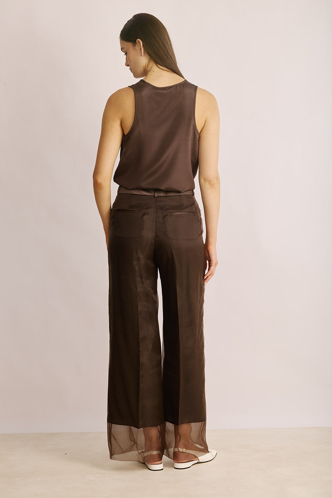 מכנסיים מתרחבים בגזרה גבוהה עם בד כפול שקוף למחצההרכב: 100% פוליאסטרהדוגמנית בגובה 1.80 ולובשת מידה 42 של PESERICO