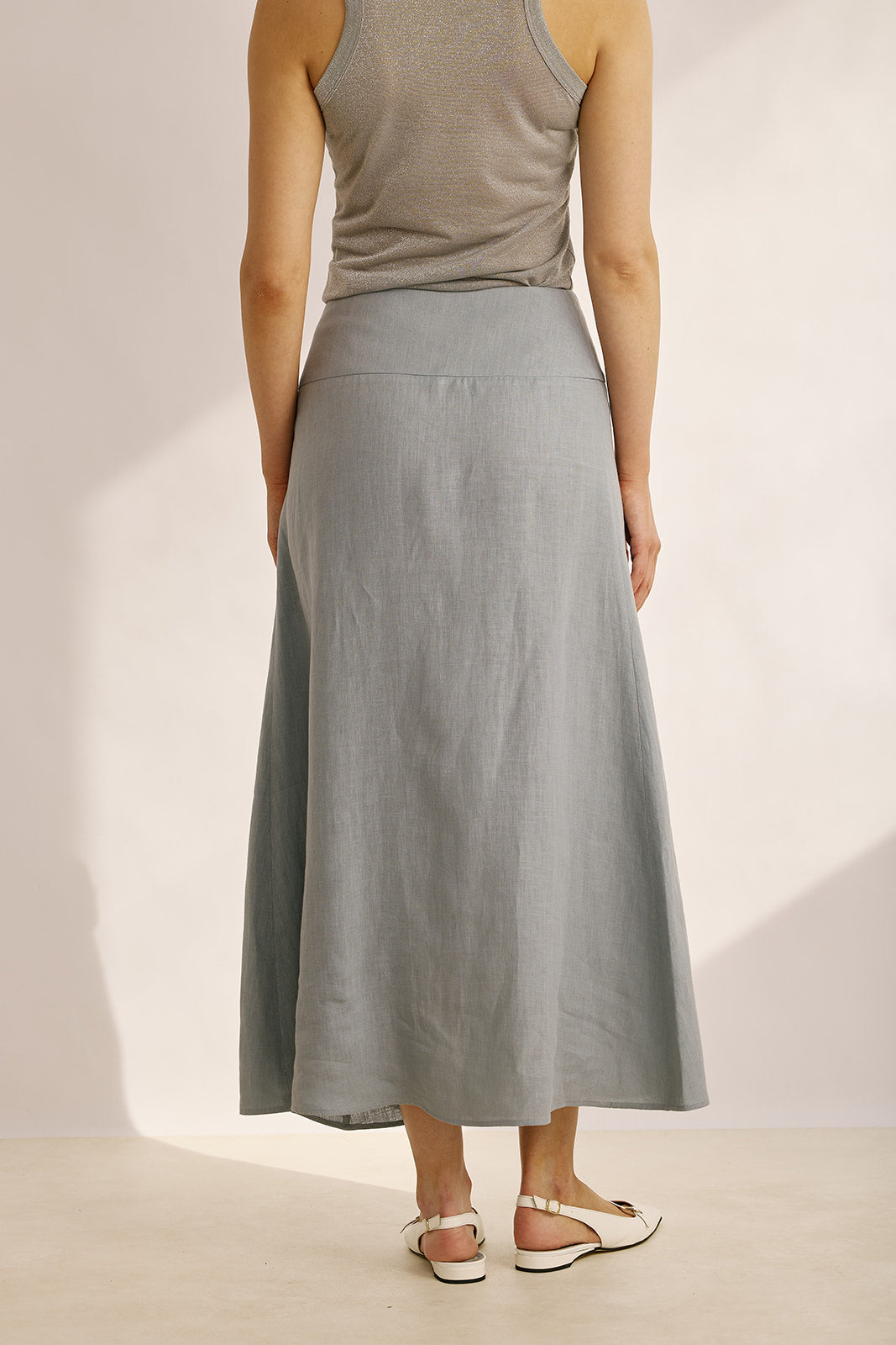 חצאית קשירה באורך מקסי הרכב:  100% פשתןהדוגמנית בגובה 1.80 ולובשת מידה 42 של ELEVENTY