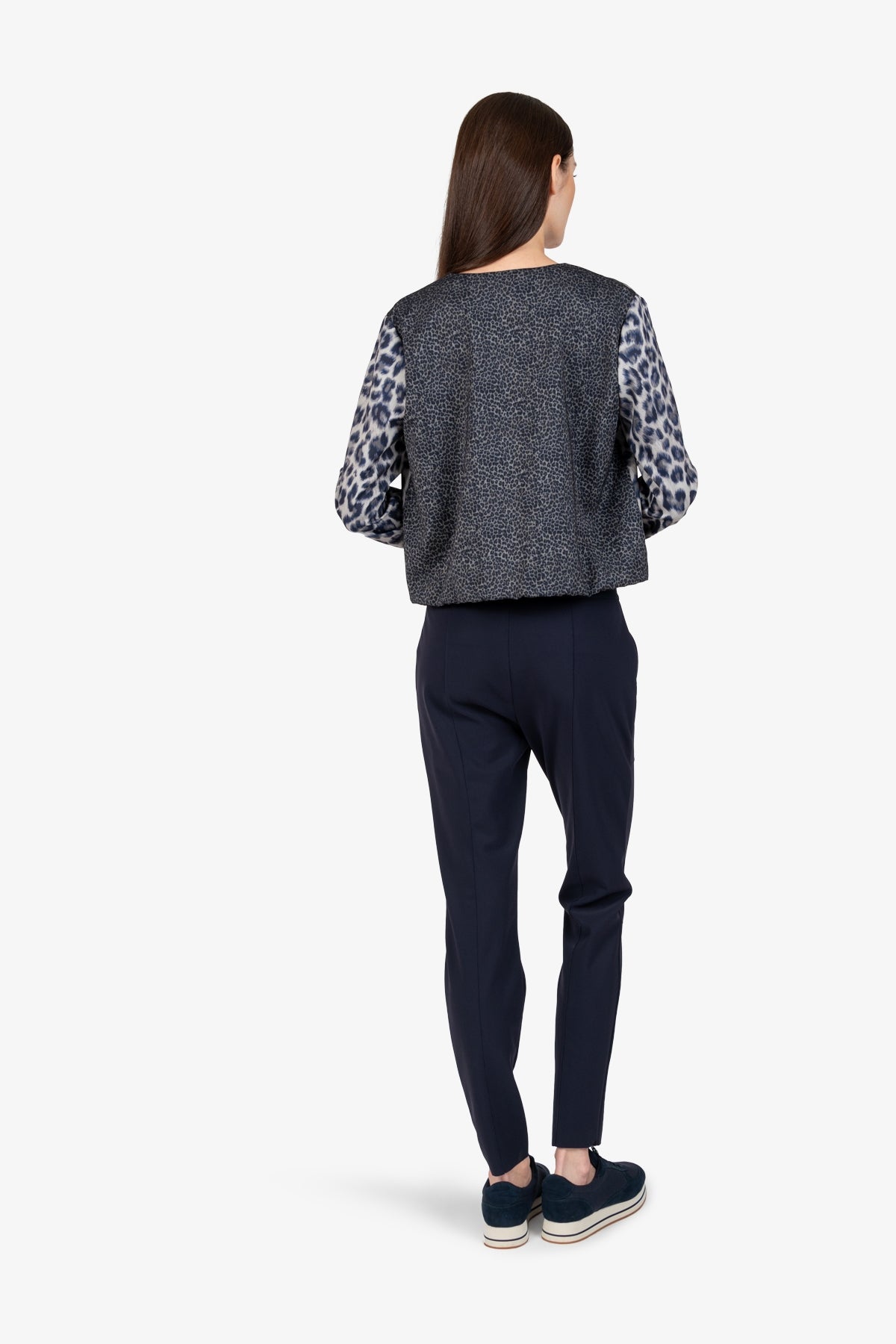 ז'קט קצר עם סגירת רוכסן בהדפס מנומרהרכב: 59% פוליאסטר, 30% ויסקוזה, 11% אלסטן 