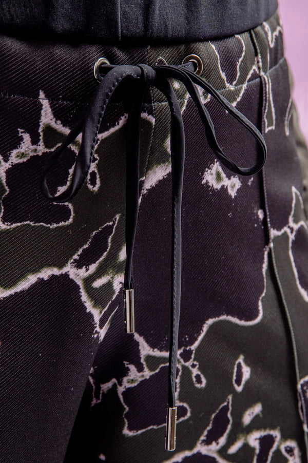 מכנסי לאונג' במראה מחוייט גומי במותן חלקים מאחור עם הדפס מקדימה רגל ישרה