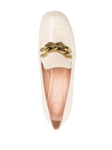 נעלי לאופר בצבע וינטר וייט עם לולאות זהב עקב סטייטמנט 4.5 ס"מ