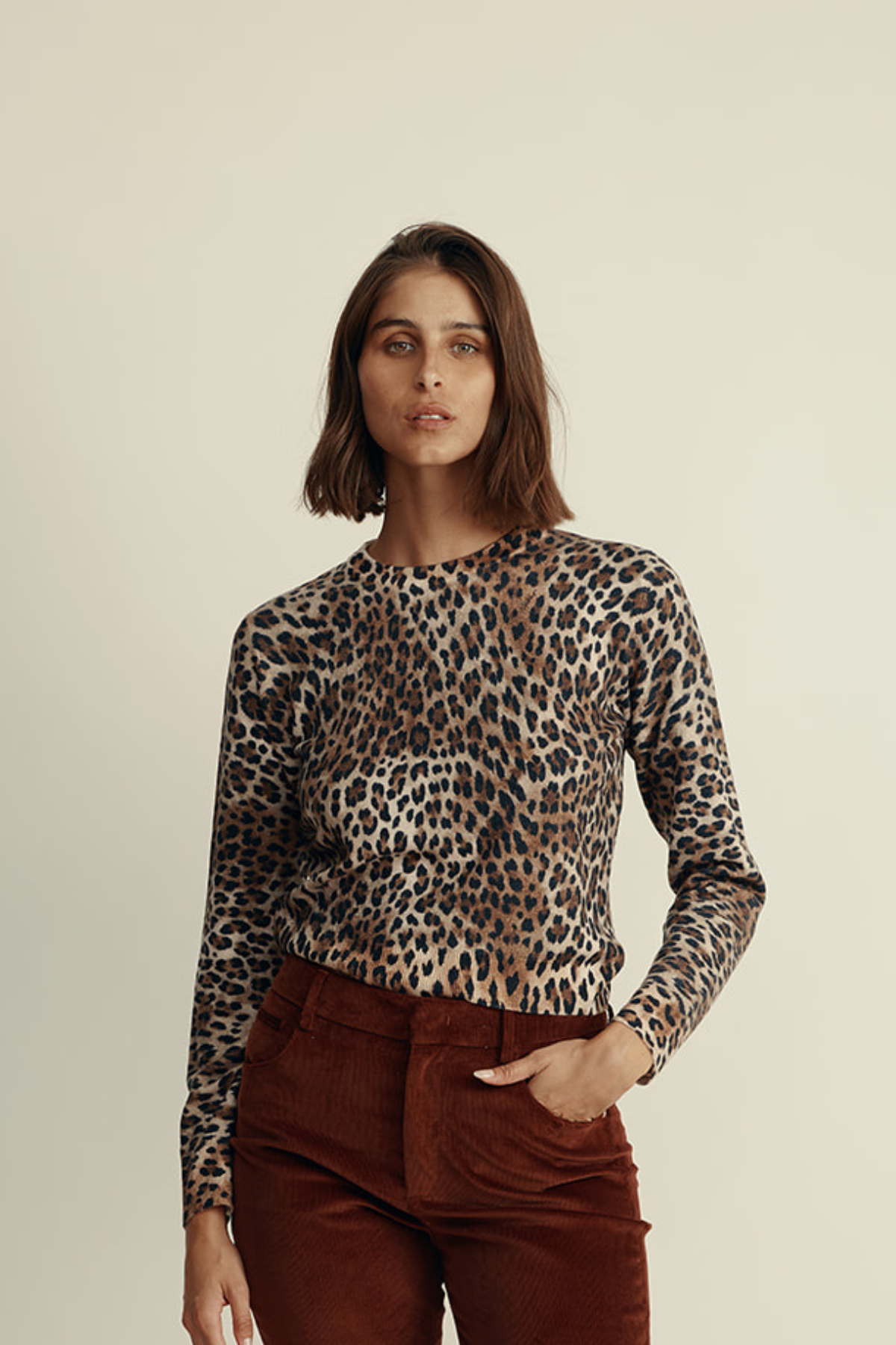 סריג צמר עם הדפס מנומרהרכב: 100% צמר וירג'יןהדוגמנית בגובה 1.80 ולובשת מידה 44 איטלקית