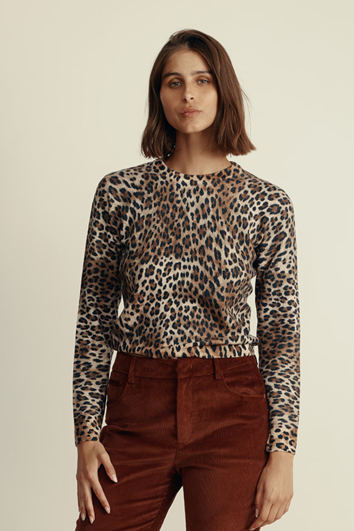 סריג צמר עם הדפס מנומרהרכב: 100% צמר וירג'יןהדוגמנית בגובה 1.80 ולובשת מידה 44 איטלקית