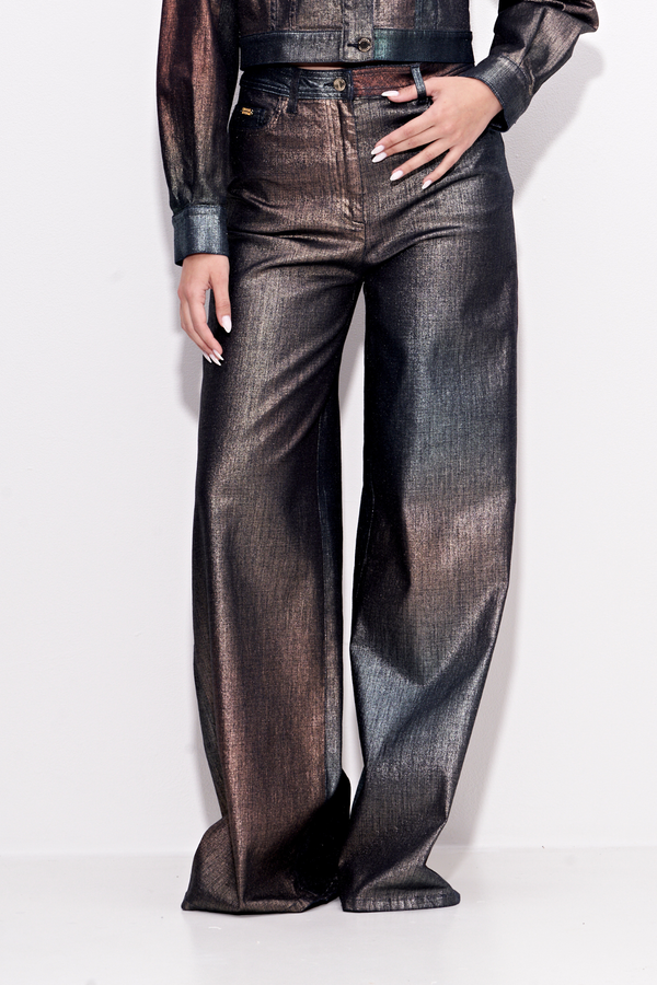 מכנסי ג'ינס סטרצ'ים רגל רחבה באפקט אפור כסוף משנה צבע