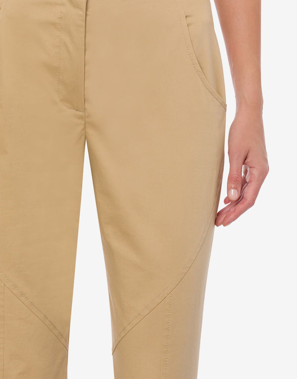 מכנסי סאטן מכותנה אורגנית צבע בז' רגל בסיומת פלייר