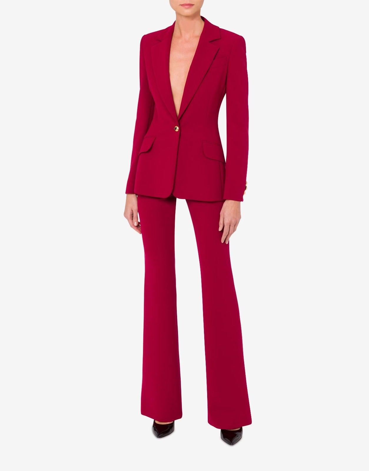 בלייזר מחוייט מקולקציית MOSCHINO Couture עם סגירת כפתור בצורת לבהרכב: 88% פוליאסטר, 12% אלסטןדוגמנית בגובה 1.78 ולובשת מידה 42 איטלקית