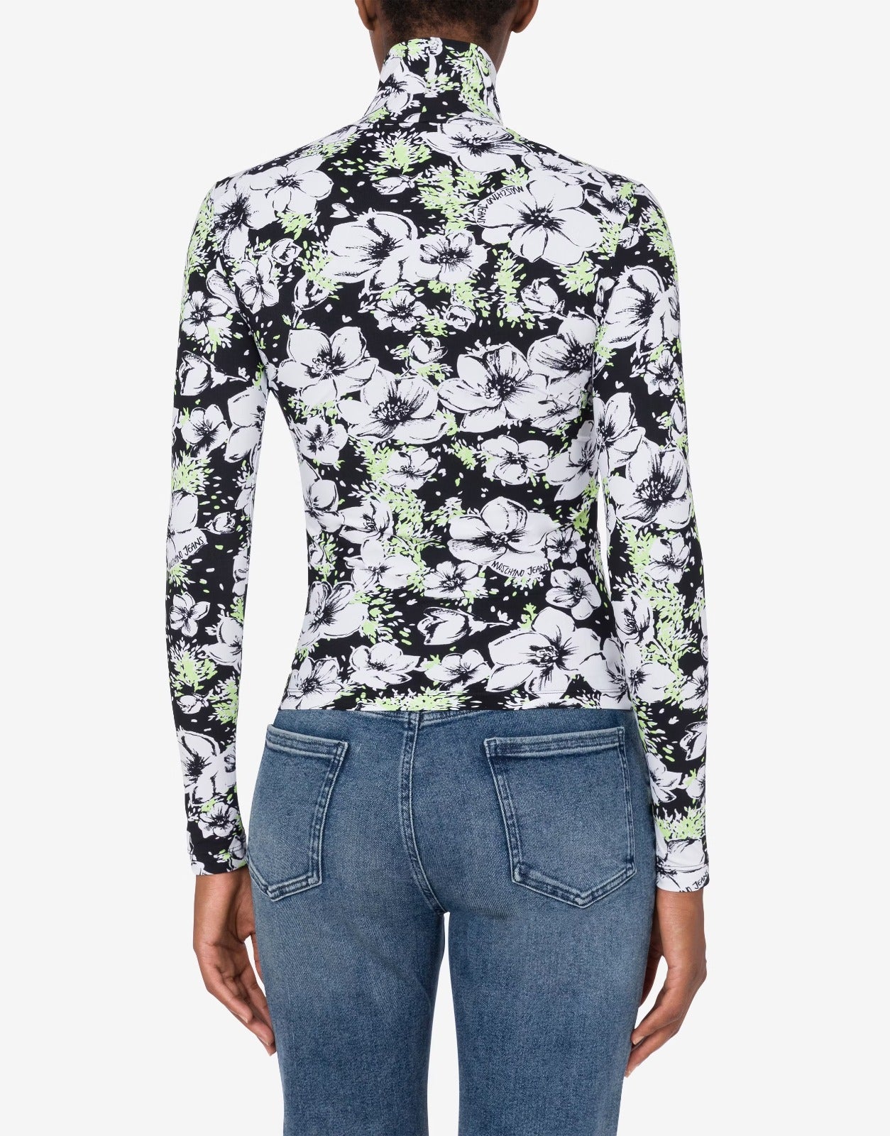 חולצת גולף מקולקציית MOSCHINO Jeans בגזרת סלים פיט עם הדפס פרחיםהרכב: 73% פוליאמיד, 27% אלסטןהדוגמנית בגובה 1.78 ולובשת מידה S
