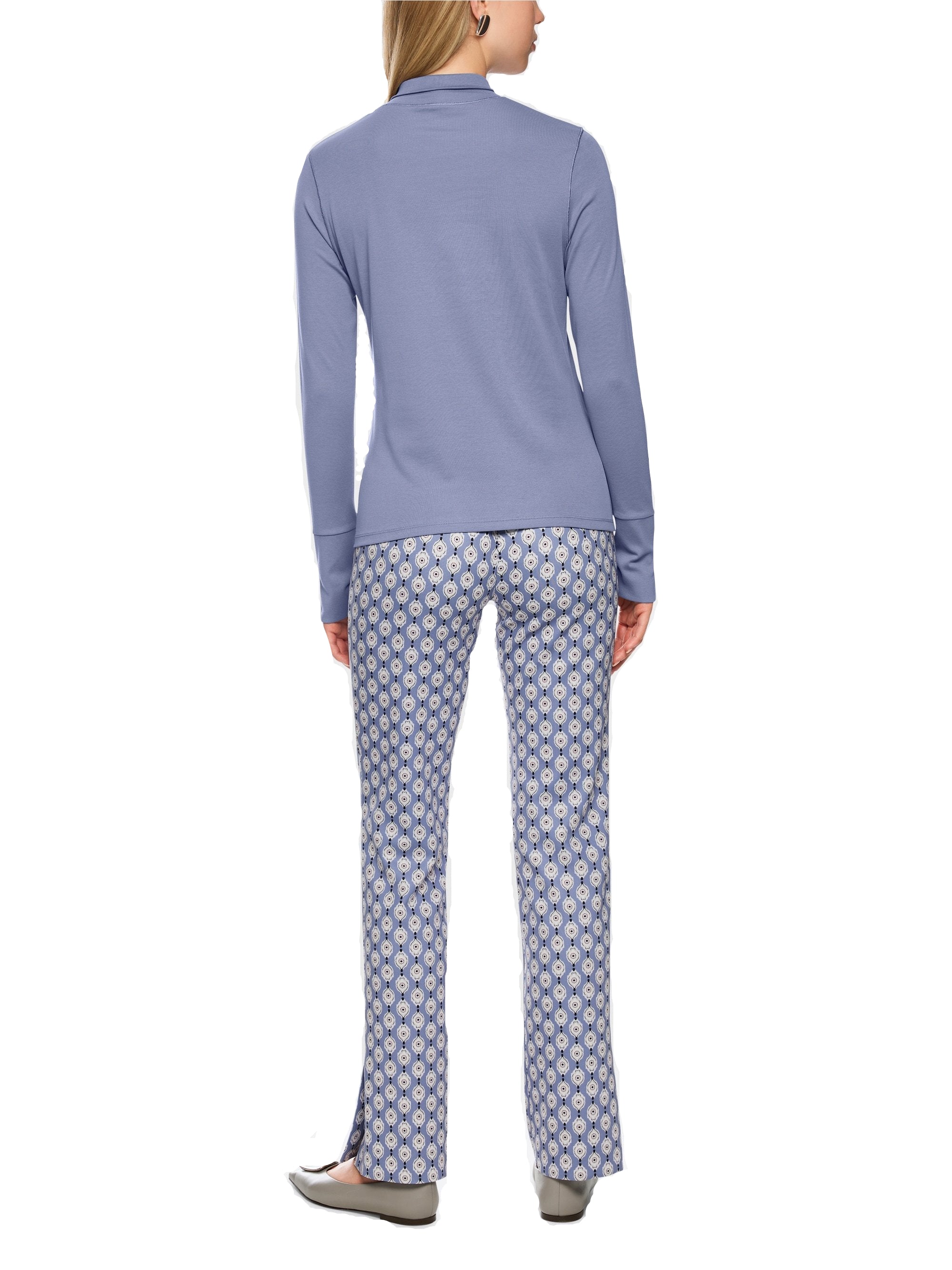 חולצת גולף בגזרה צמודה עם שרוולים ארוכיםהרכב: 95% כותנה, 5% אלסטןהדוגמנית בגובה 1.79 ולובשת מידה 3 של מארק קיין