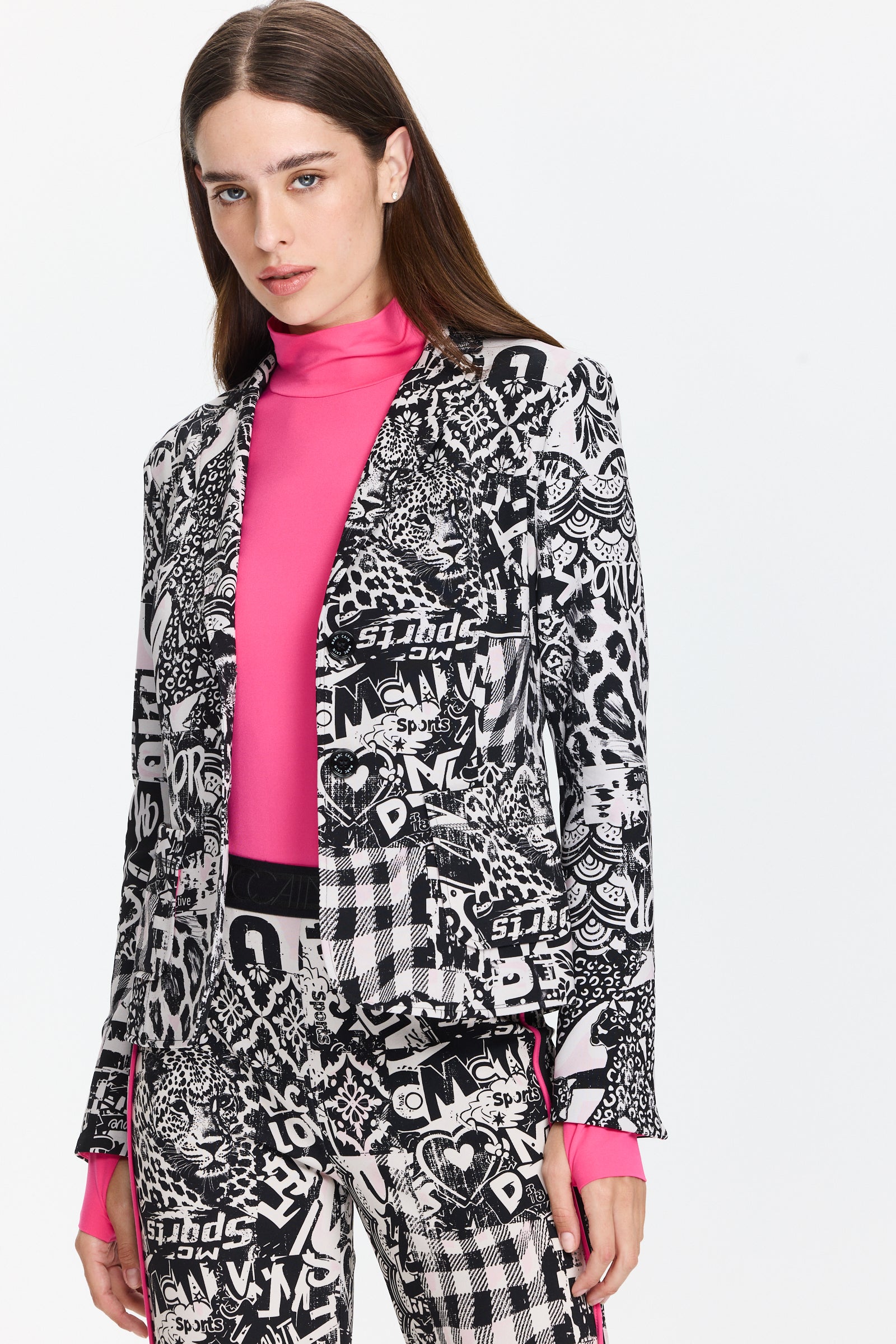 חולצת גולף בגזרה צמודההרכב: 87% פוליאמיד 13% אלסטןהדוגמנית בגובה 1.79 ולובשת מידה 3 של מארק קיין