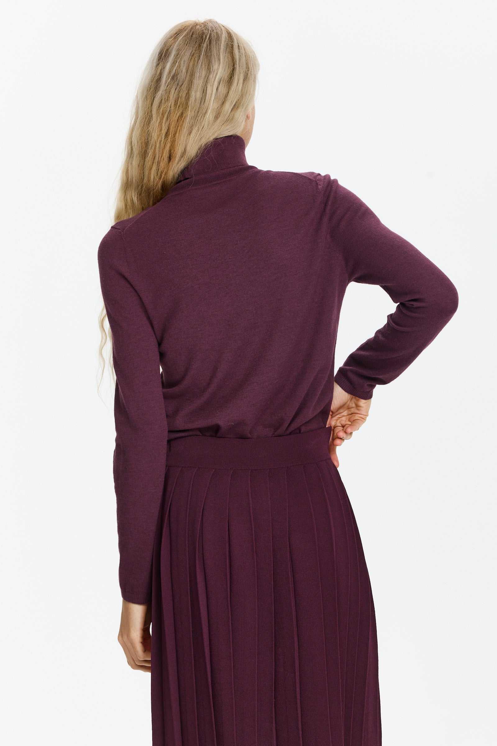 סריג גולף בגזרה צמודההרכב בד: 43% ויסקוזה, 42% פוליאמיד, 15% צמרהדוגמנית בגובה 1.75 ולובשת מידה 36 של Luisa Cerano