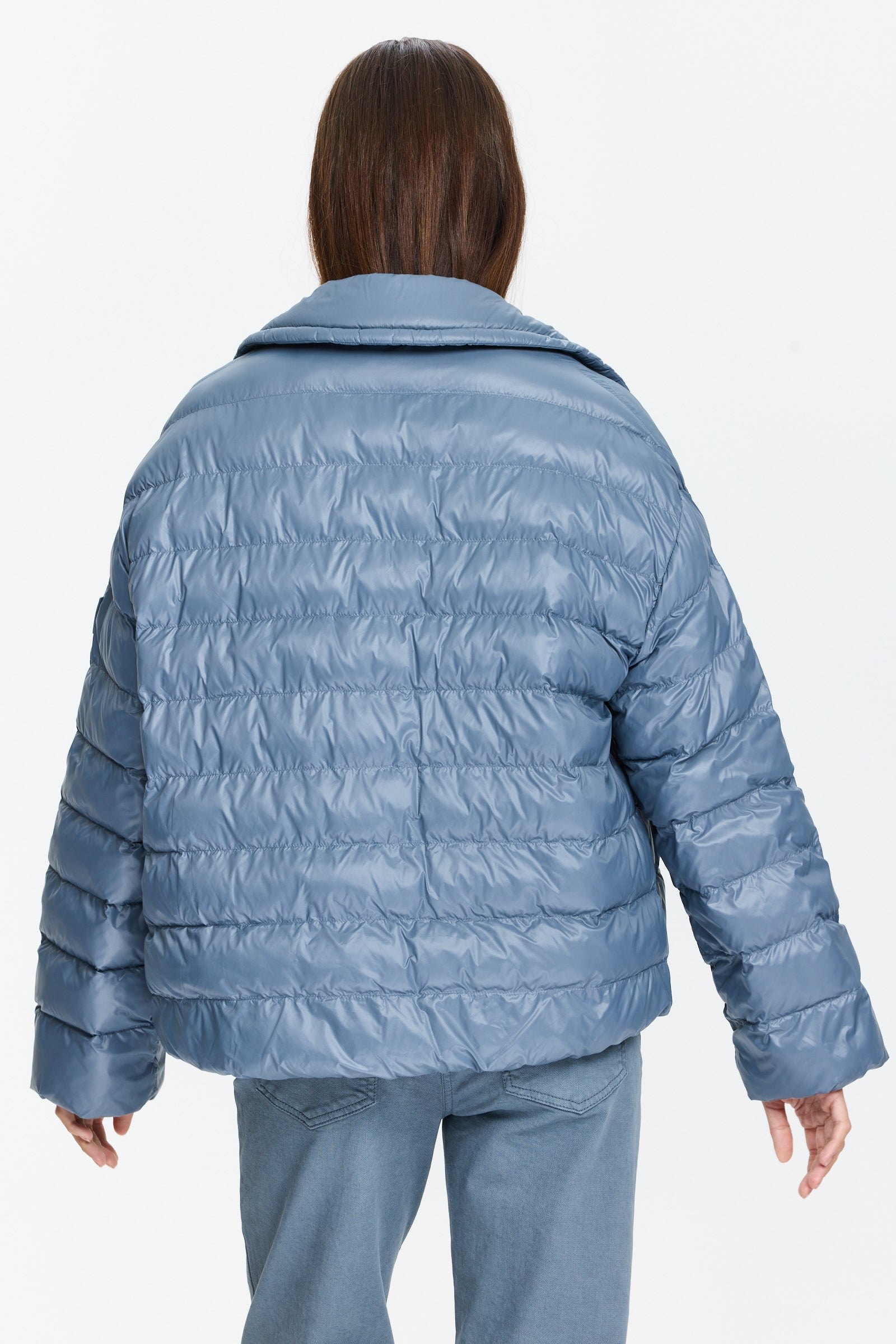 מעיל קווילט לנשים בגזרה קלאסית עם מילוי מחמםהרכב בד חיצוני: 100% פוליאמידהדוגמנית בגובה 1.75 ולובשת מידה 36 של Luisa Cerano