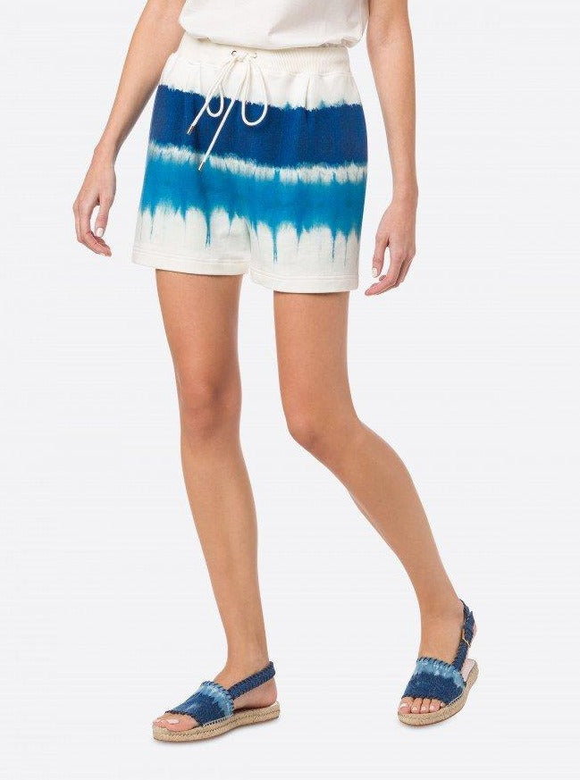 מכנסיים קצרים בהדפס טאי דאיהרכב: 94% כותנה, 6% אלסטןהדוגמנית לובשת מידה S