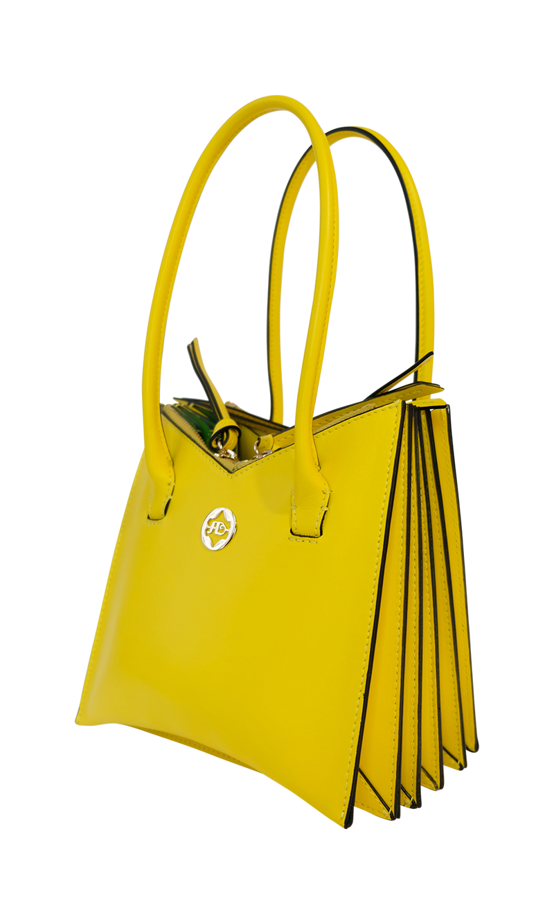 תיק מניפההרכב: 100% עורמידות התיק: 20 ס"מ רוחב, 20 ס"מ גובה, 16 ס"מ עומק