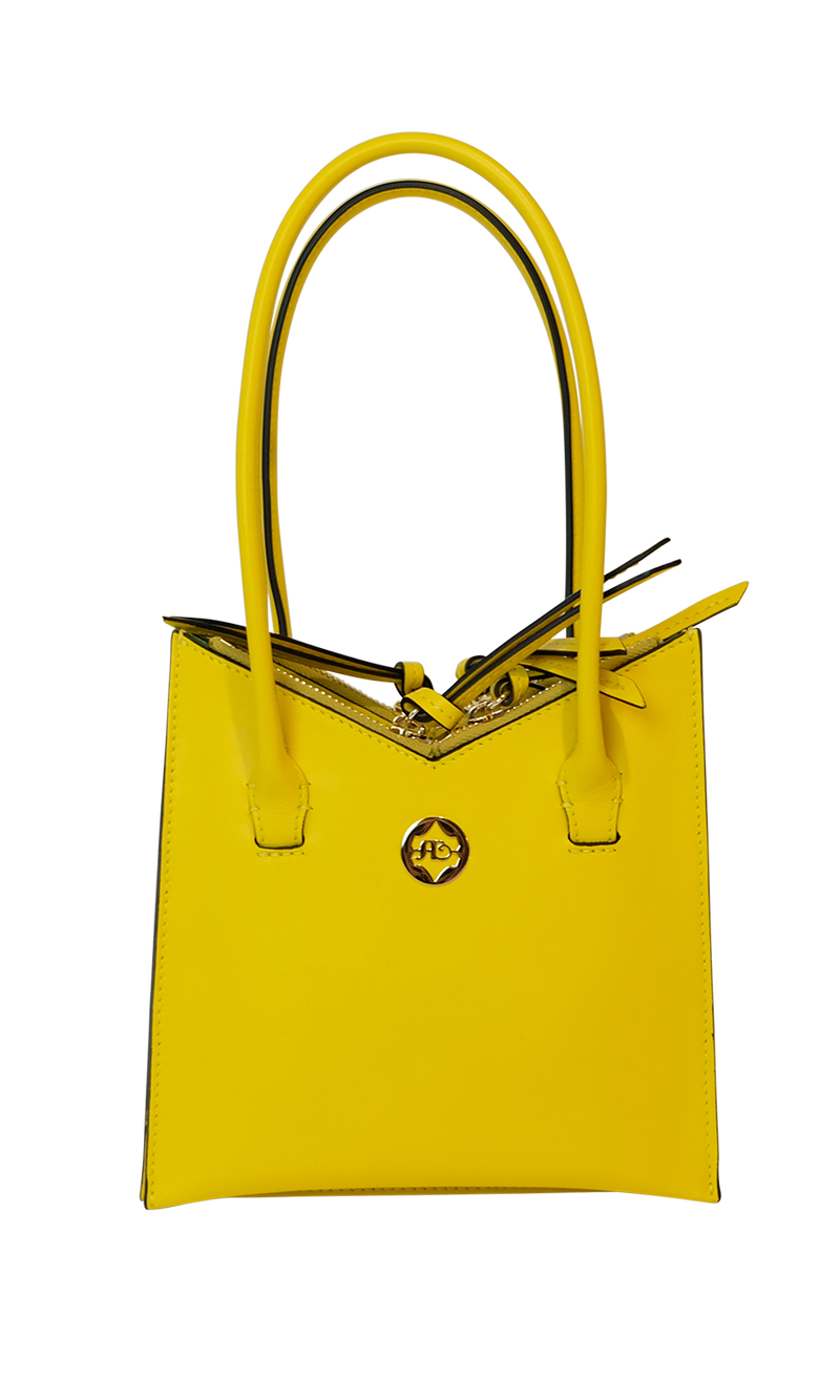 תיק מניפההרכב: 100% עורמידות התיק: 20 ס"מ רוחב, 20 ס"מ גובה, 16 ס"מ עומק