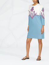 שמלה אלגנטית בצבע תכלת אורך ברך שרוול 3/4 עם הדפס סחלב