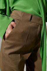 מכנסי ברונזה מחוייטים מכותנה בגזרת פלייר רגל ישרה