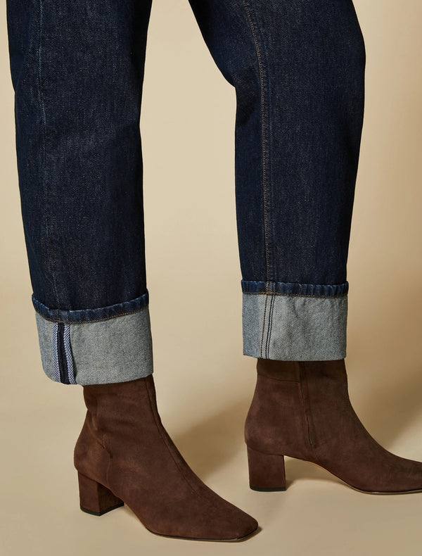 ג'ינס כחול כהה במראה קלאסי רגל ישרה מכפלת חיצונית